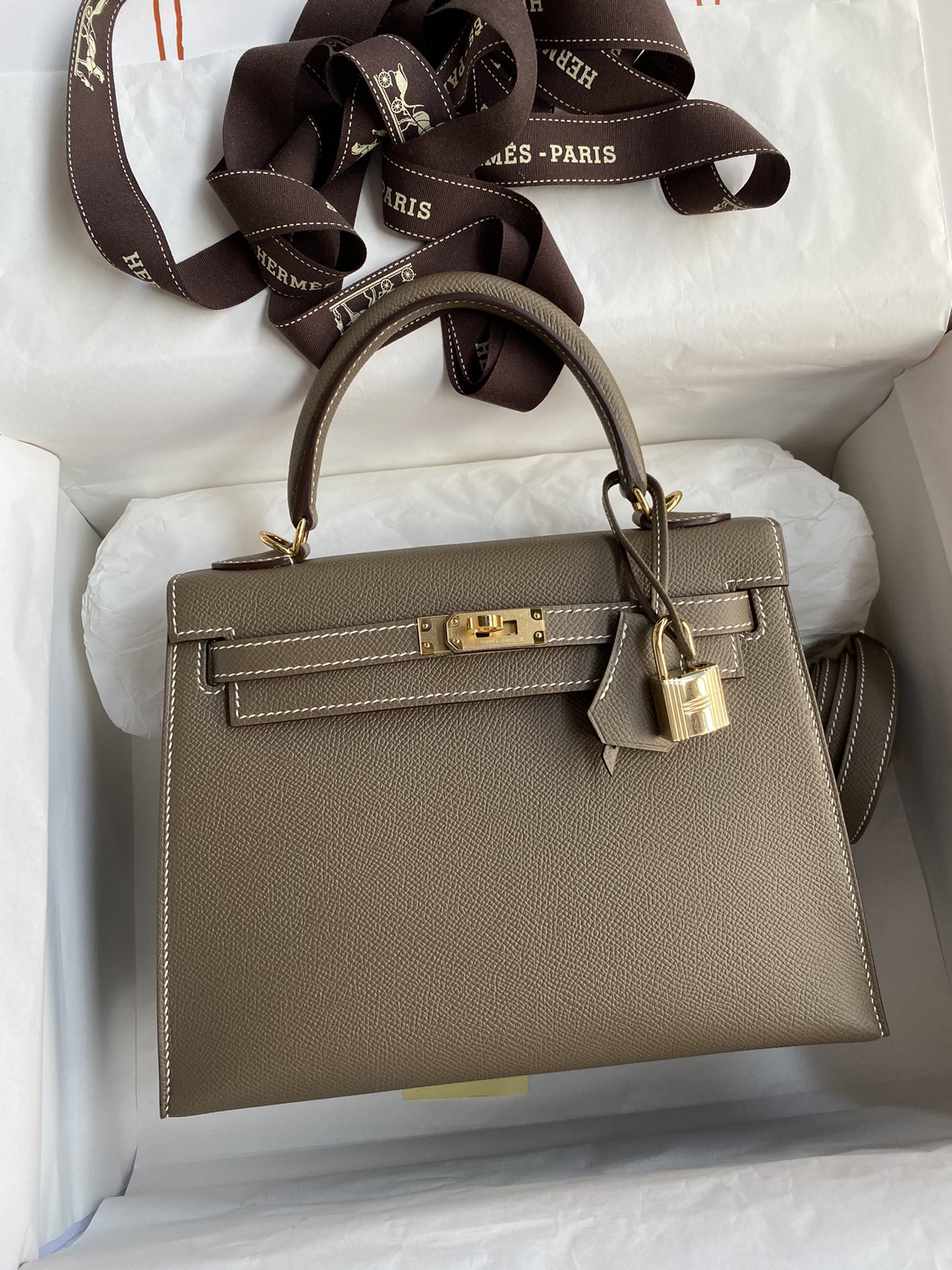 Hermès Kelly 25/28/32cm, cuero Epsom importado de fábrica original [gris elefante], hebillas doradas y plateadas, sincr…