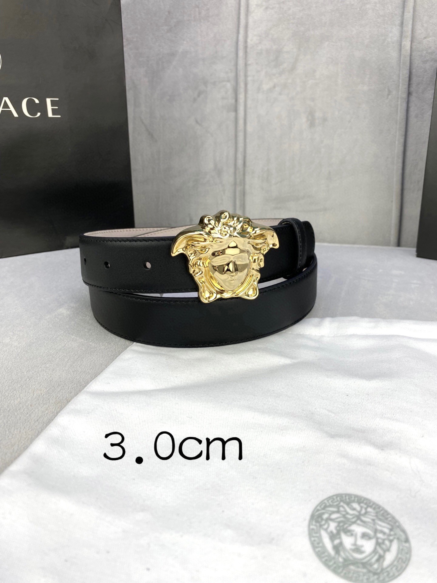 宽度3.0cm范思哲此腰带饰有标志性