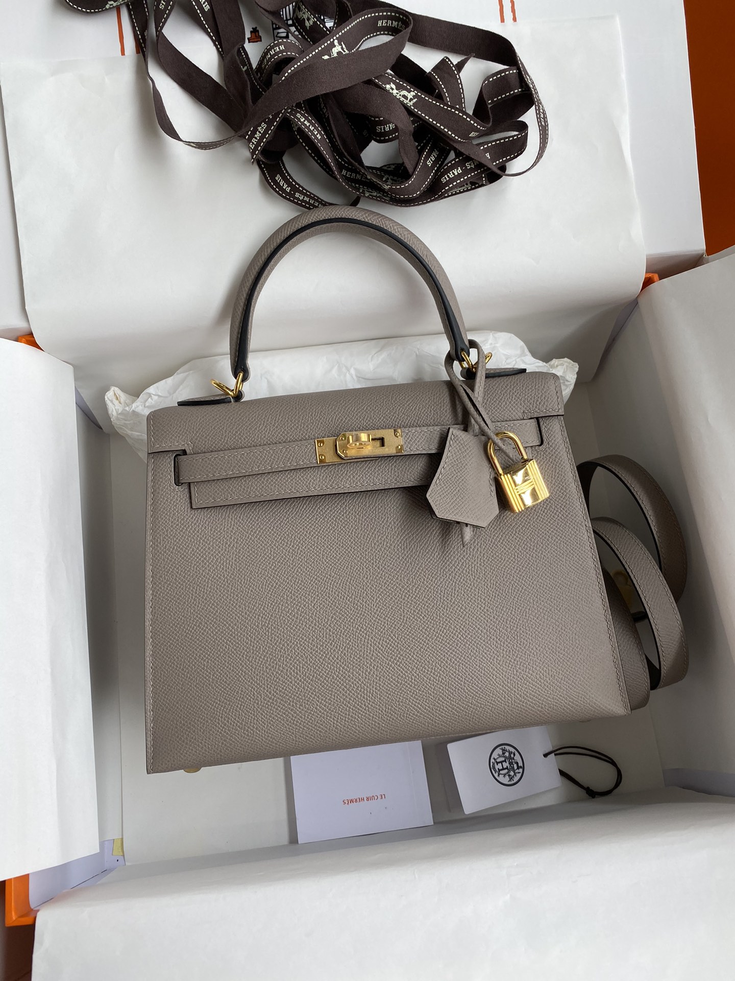 Hermès Kelly 25/28/32cm, cuero Epsom importado de fábrica original [gris asfalto], hebillas doradas y plateadas, sincro…