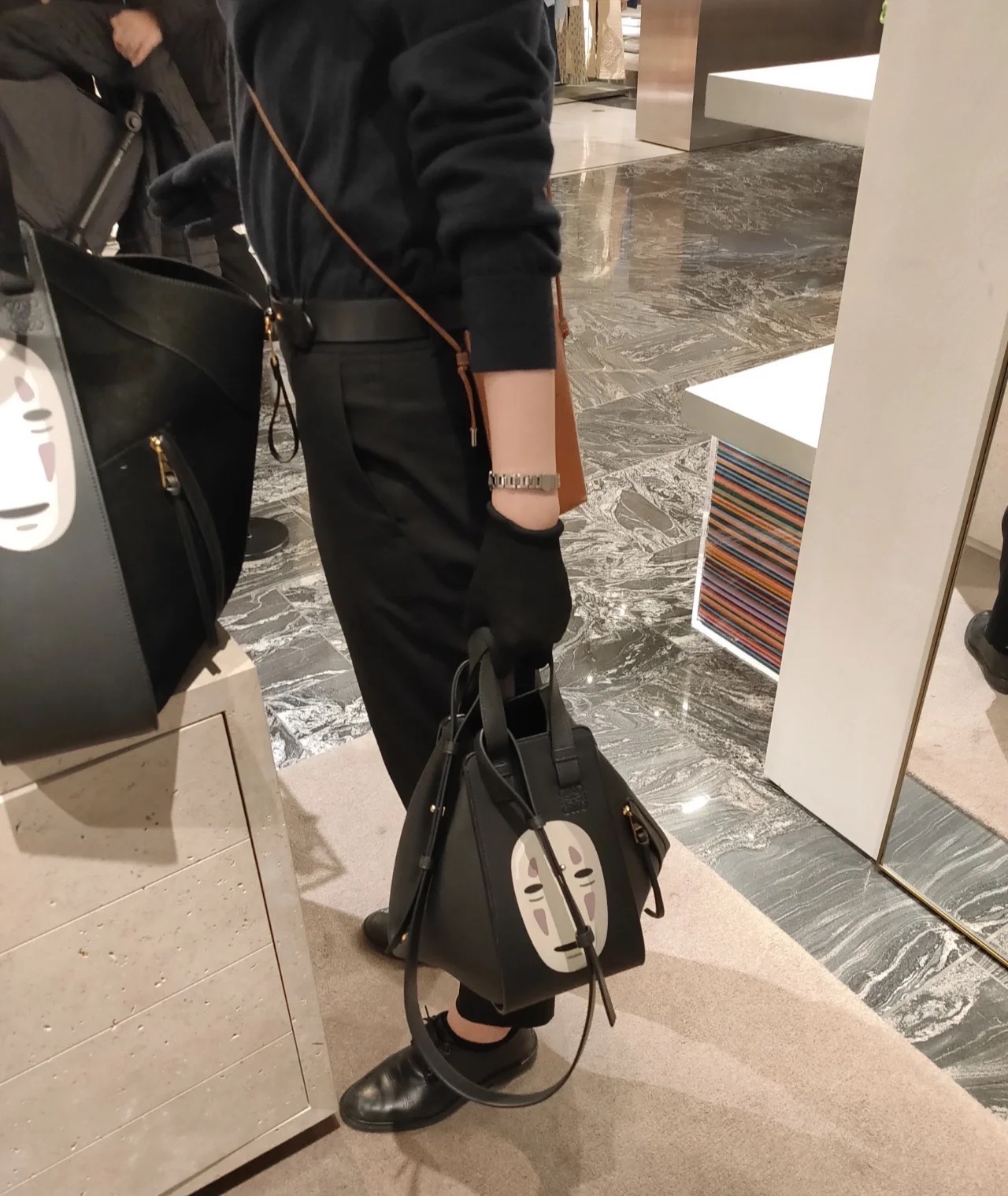 NO:193730,Recommended Chinese Valentine's Day The meaning of a faceless man——I am warm and sincere to you, and others don't take it seriously. The cooperation between Hayao Miyazaki and Luo Yiwei is really attentive, Hammock Hammock small, loewe19860909七夕推荐 无脸男寓意———只对你一个人温暖真诚其他人都不放在眼里 宫崎骏爷爷和罗意威的合作真是相当用心啦,吊床Hammock small,loewe,Bag