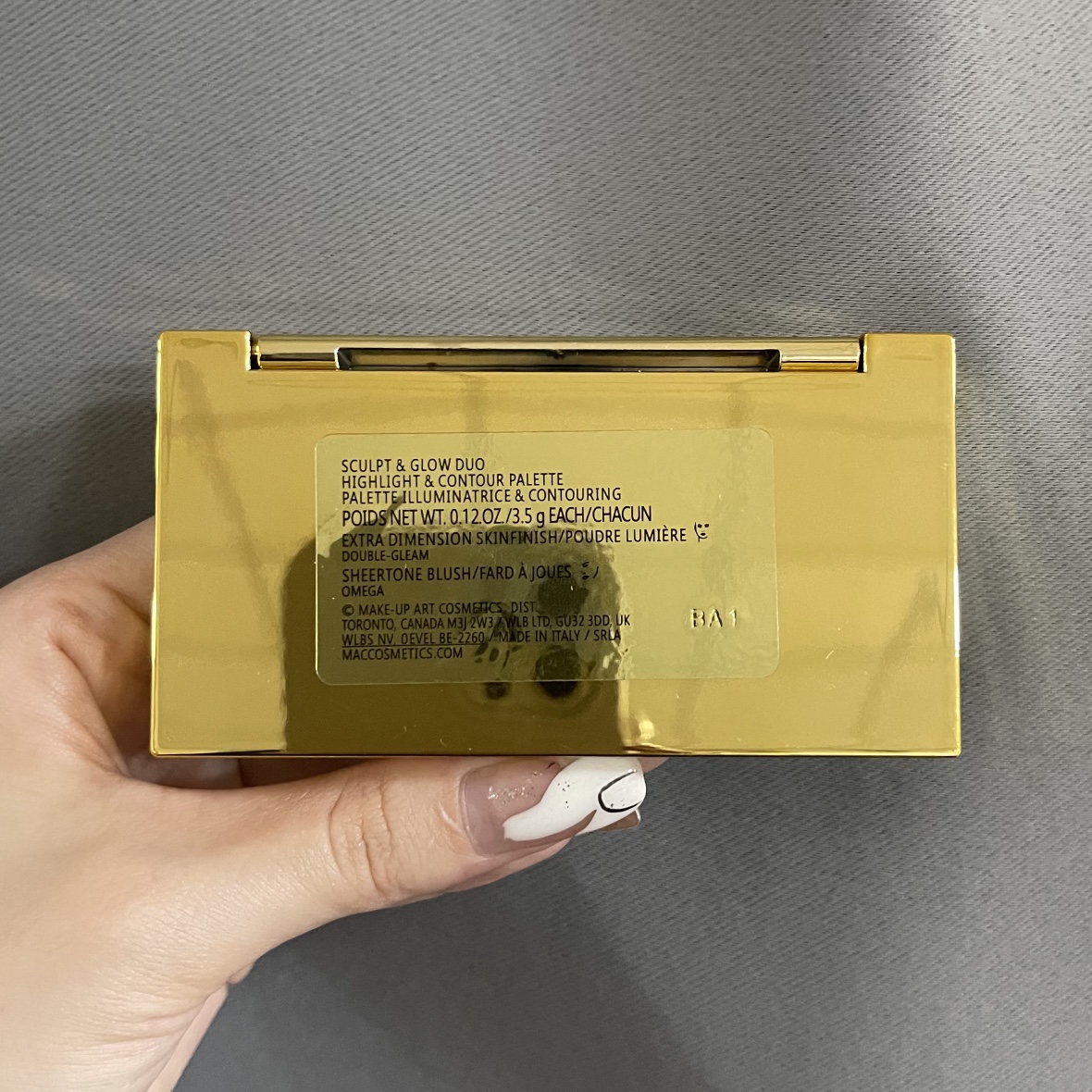 70💰MAC小金盒修容高光双色盘7g

修容届天花板❗ MAC终于想通了😱王炸新品小金盒omega鼻影➕生姜高光两大顶流单品二合一