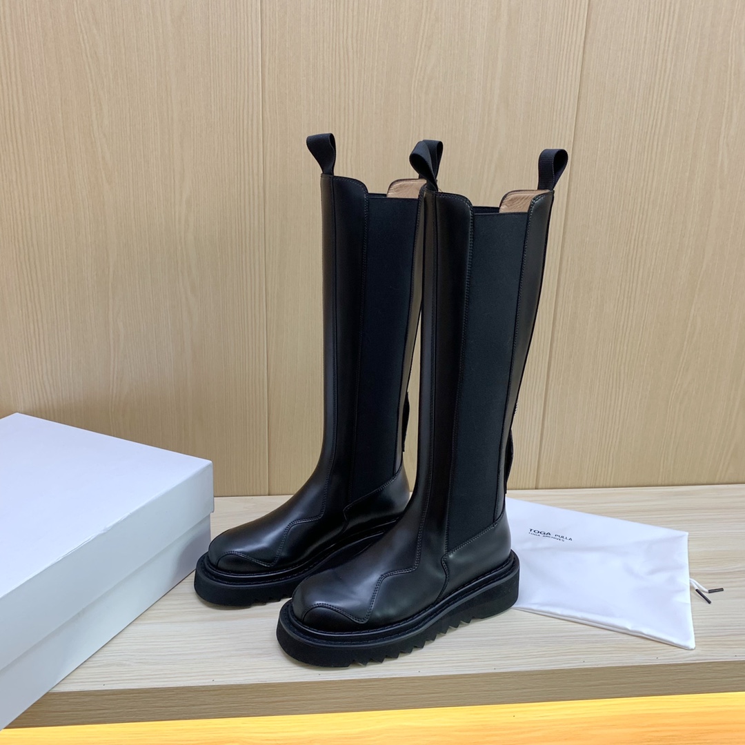 High-Quality Toga Boots: Factory Outlet, Various Sizes Available, Limited Stock.