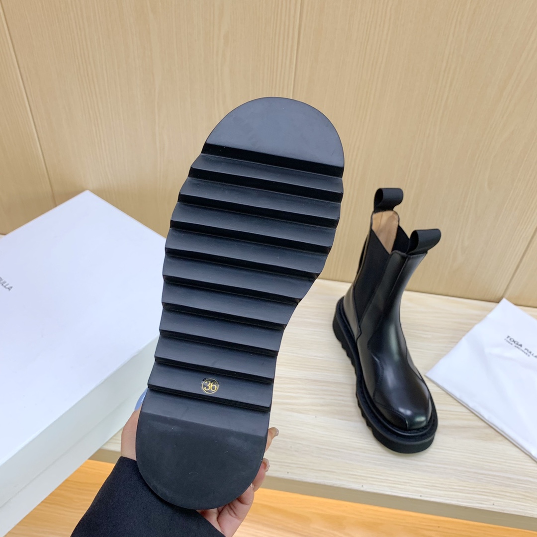 High-Quality Toga Short Boots: Speculation on Classic Design and Premium Materials - 图片 9
