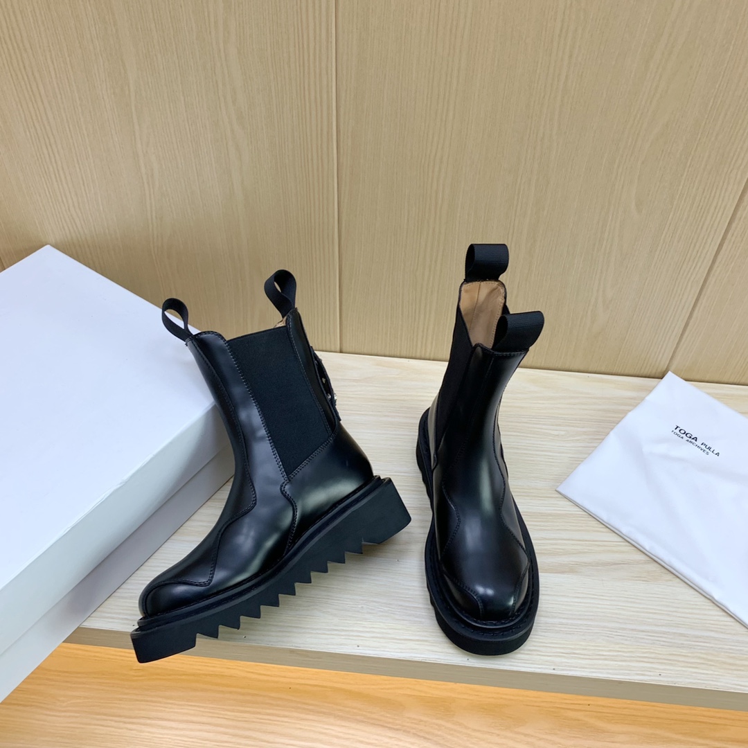 High-Quality Toga Short Boots: Speculation on Classic Design and Premium Materials - 图片 3