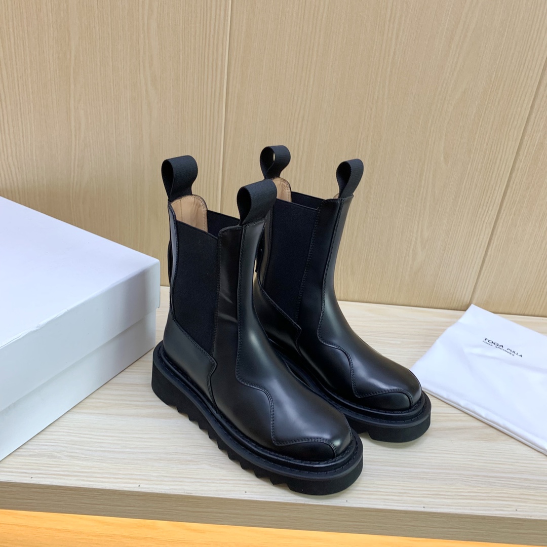 High-Quality Toga Short Boots: Speculation on Classic Design and Premium Materials - 图片 2