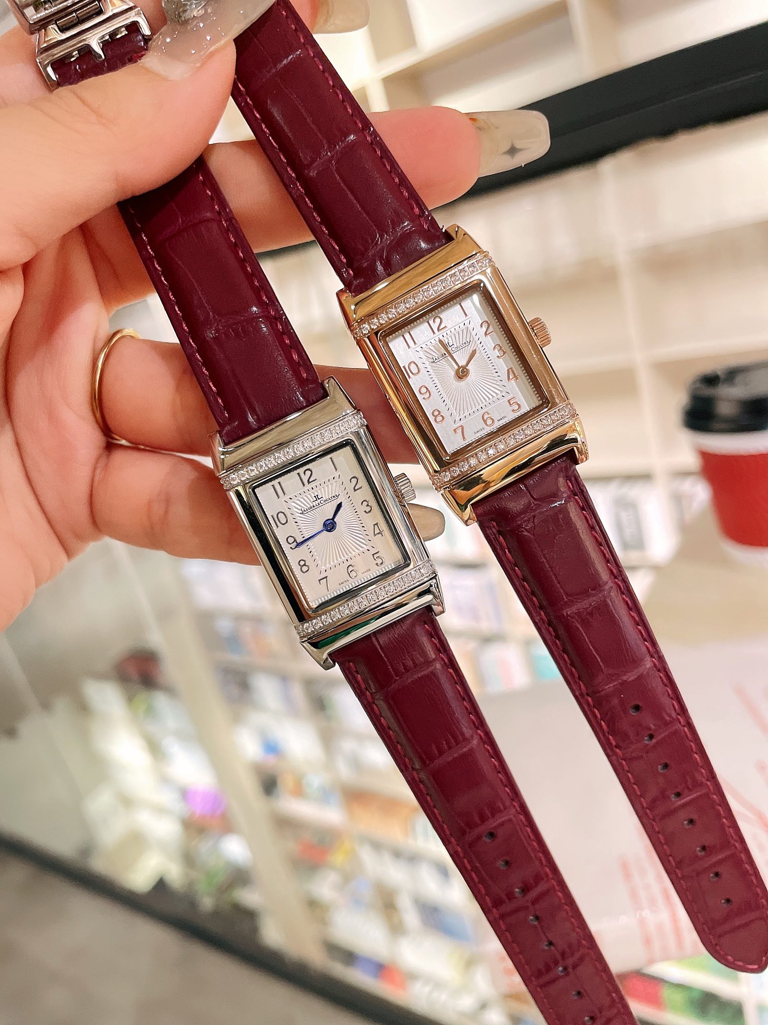 High-Level Women’s Wristwatch: White Leather, Gold Accents, Steel Belt Rotation - 图片 3