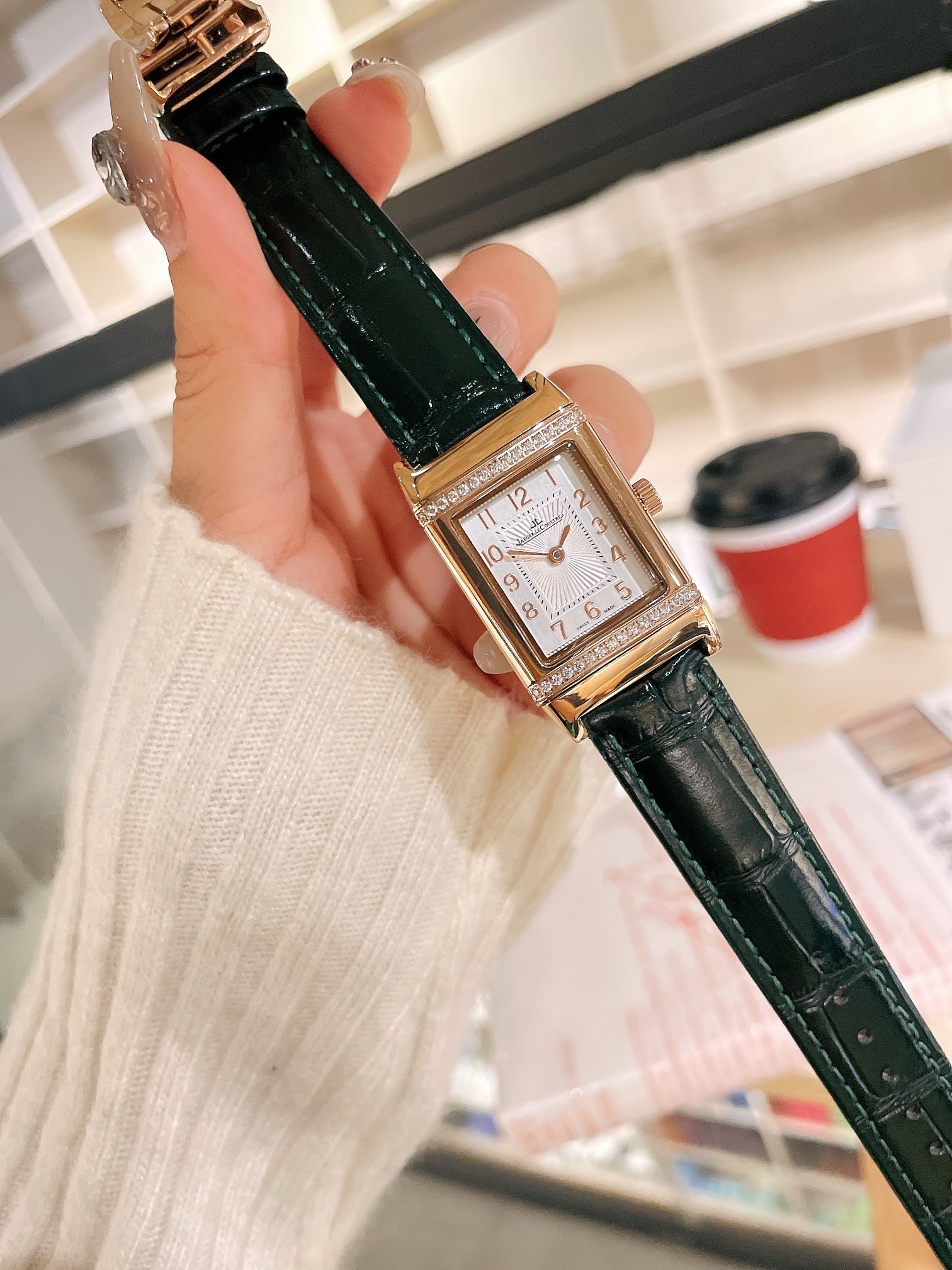 High-Level Women’s Wristwatch: White Leather, Gold Accents, Steel Belt Rotation - 图片 9
