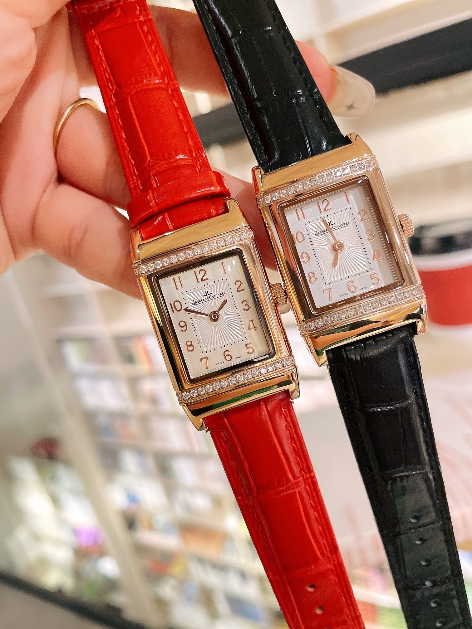 High-Level Women’s Wristwatch: White Leather, Gold Accents, Steel Belt Rotation - 图片 4