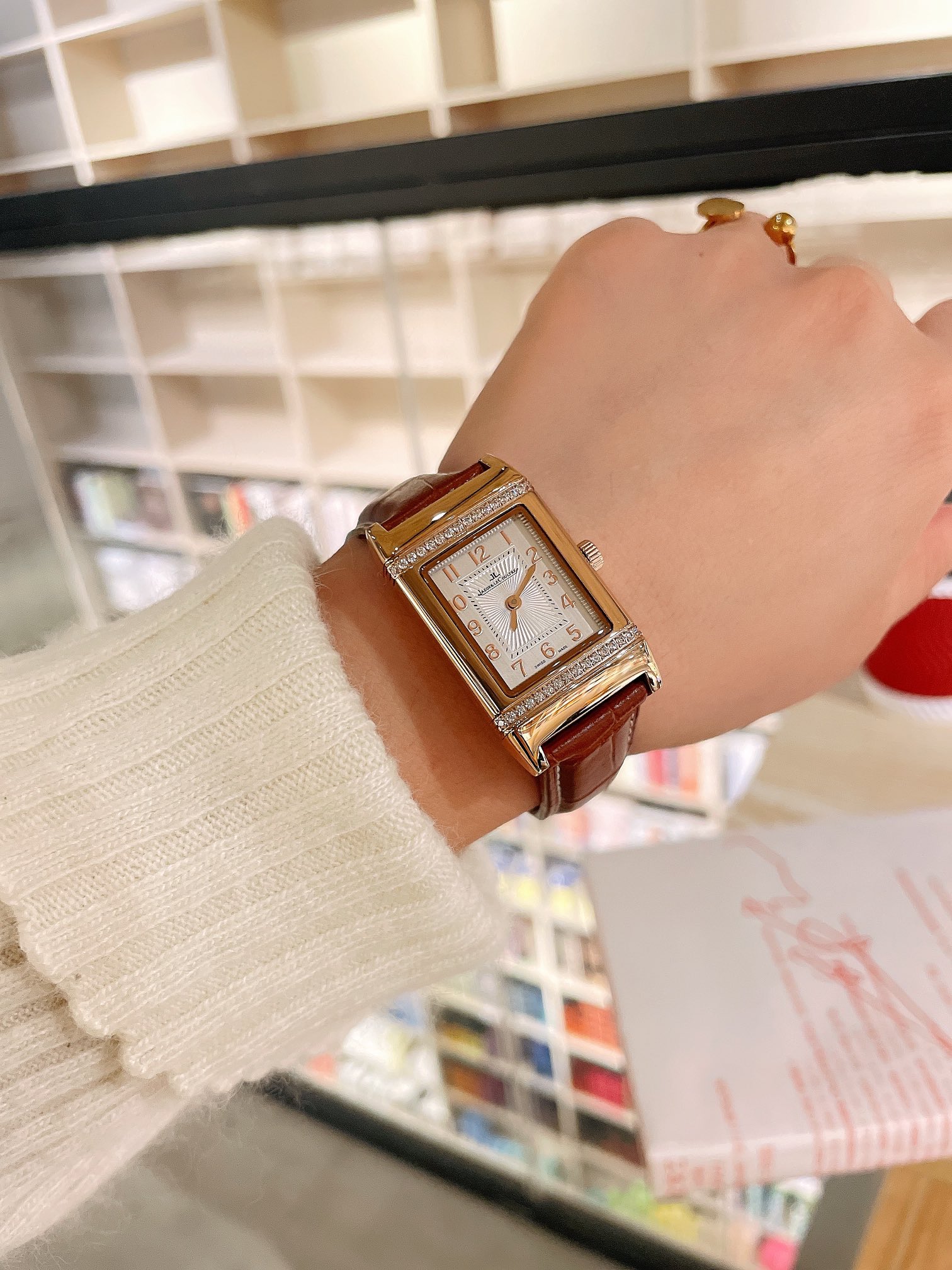 High-Level Women’s Wristwatch: White Leather, Gold Accents, Steel Belt Rotation