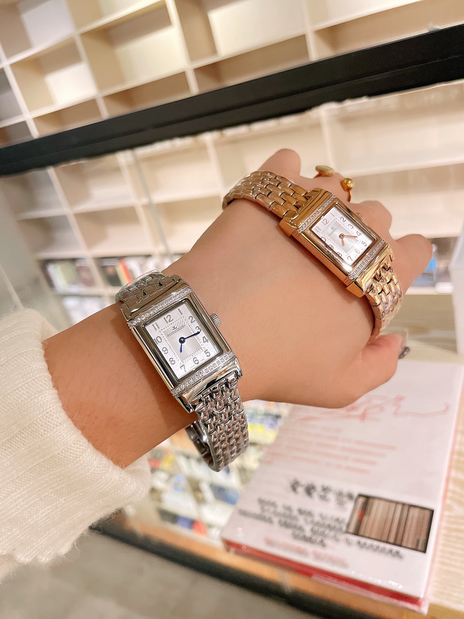 High-Level Women’s Wristwatch: White Leather, Gold Accents, Steel Belt Rotation - 图片 7
