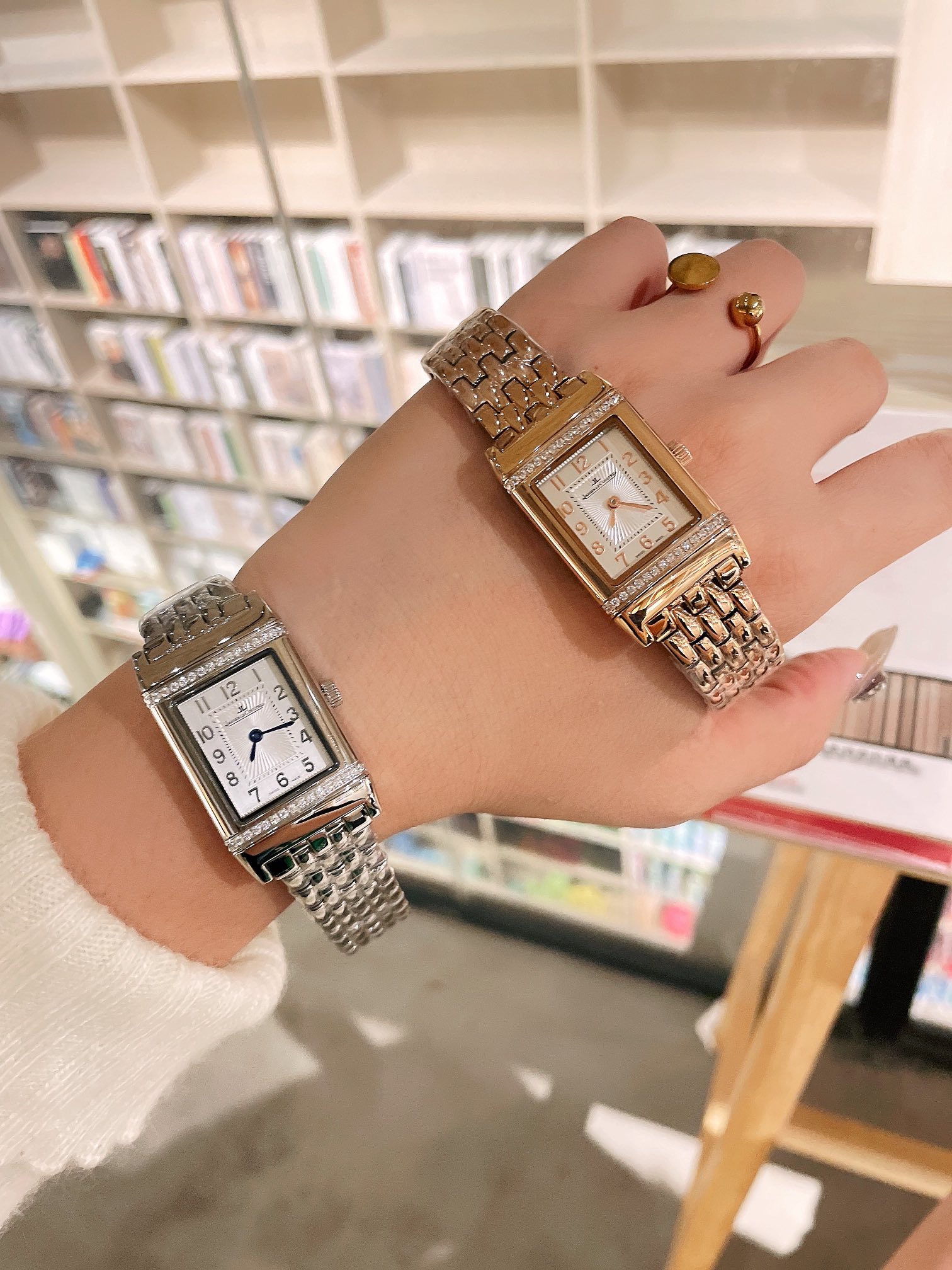 High-Level Women’s Wristwatch: White Leather, Gold Accents, Steel Belt Rotation - 图片 8