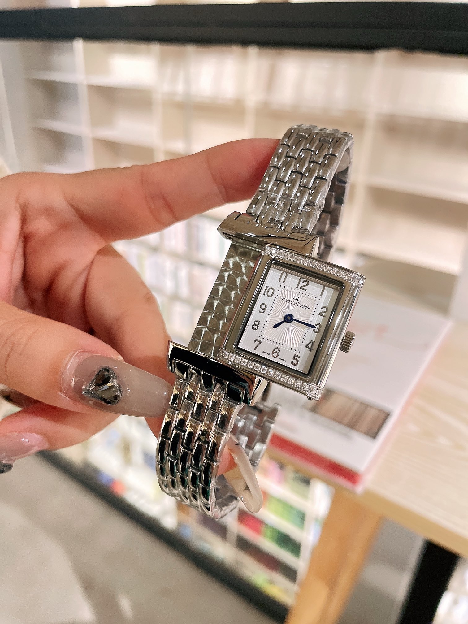 High-Level Women’s Wristwatch: White Leather, Gold Accents, Steel Belt Rotation - 图片 3