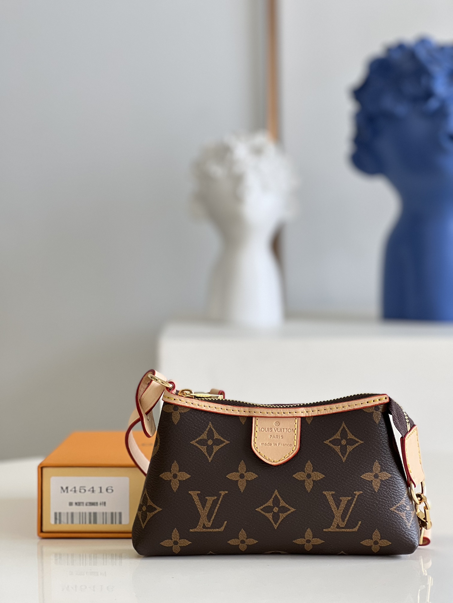 NO:399062,[Exclusive real photo of M45416 old flowers] Mini Pochette Delightful Canvas Brown Small Coin Bag. (Baby Kids Handbag) [Only put down Apple X] The medieval mini mini small mahjong bag itself does not have many hardware, but can also perfectly connect with today's fashion elements. You must know that charming metal elements can always bring us back to the retro era of elegant texture. You may also like 'hard' metal elements, but you are worried that you will not be able to withstand it. Today's medieval mahjong bag is combined with various elements and collide with many wonderful things. I am optimistic about it, small objects, large fashion. Size 16x10x3cm.c. [Warm reminder this model needs to be equipped with long chains, in addition], LV [original leather], louis vuitton,tom ford19860909【独家实拍M45416老花】Mini Pochette Delightful Canvas Brown 小零钱袋.（Baby 小孩子手拎包）【只能放下苹果X】中古mini小麻将包本身五金件不是特别多,也能跟现今的时尚元素完美接驳,要知道迷人的金属元素,总是能让我们回到优雅质感的复古年代.你或许也喜欢“硬气”满满的金属元素,却担心自己会招架不住,今天的中古小麻将包就是与各种不同的元素结合,碰撞出诸多精彩的.我看好它,小物件,大时尚.尺寸16x10x3cm.c.【温馨提示此款需配长链条,另外】,LV【原厂皮】,louis vuitton,tom ford,Bag