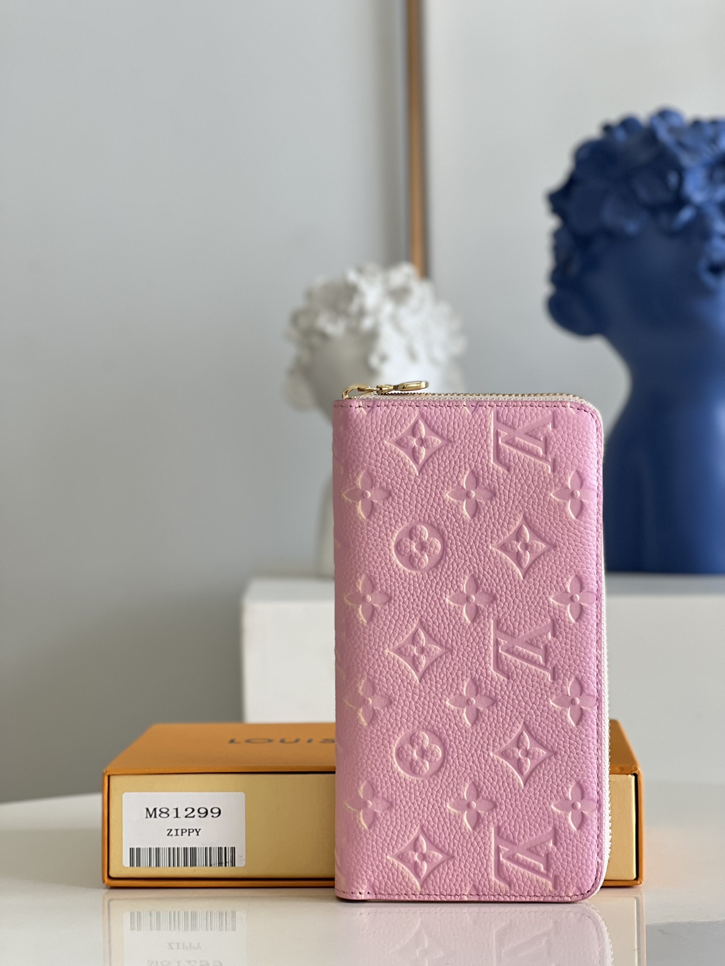 NO:399082,【Exclusive real photo M81299】This Zippy zipper wallet is made of Monogram Empreinte embossed leather, which is made of three-step spray painting technology. The pockets and compartments are opened with a classic full zipper design, which can store banknotes, coins and cards, etc. 19.5 x 10.5 x 2.5 cm Z/C.420, LV [original leather], louis vuitton19860909【独家实拍M81299】本款 Zippy拉链钱夹取材 Monogram Empreinte 压纹皮革,以三步喷绘技术呈现莹泽虹彩.以经典全拉链设计开启口袋和隔层,可收纳纸钞、硬币和卡片等.19.5 x 10.5 x 2.5 厘米 Z/C.420,LV【原厂皮】,louis vuitton,Bag