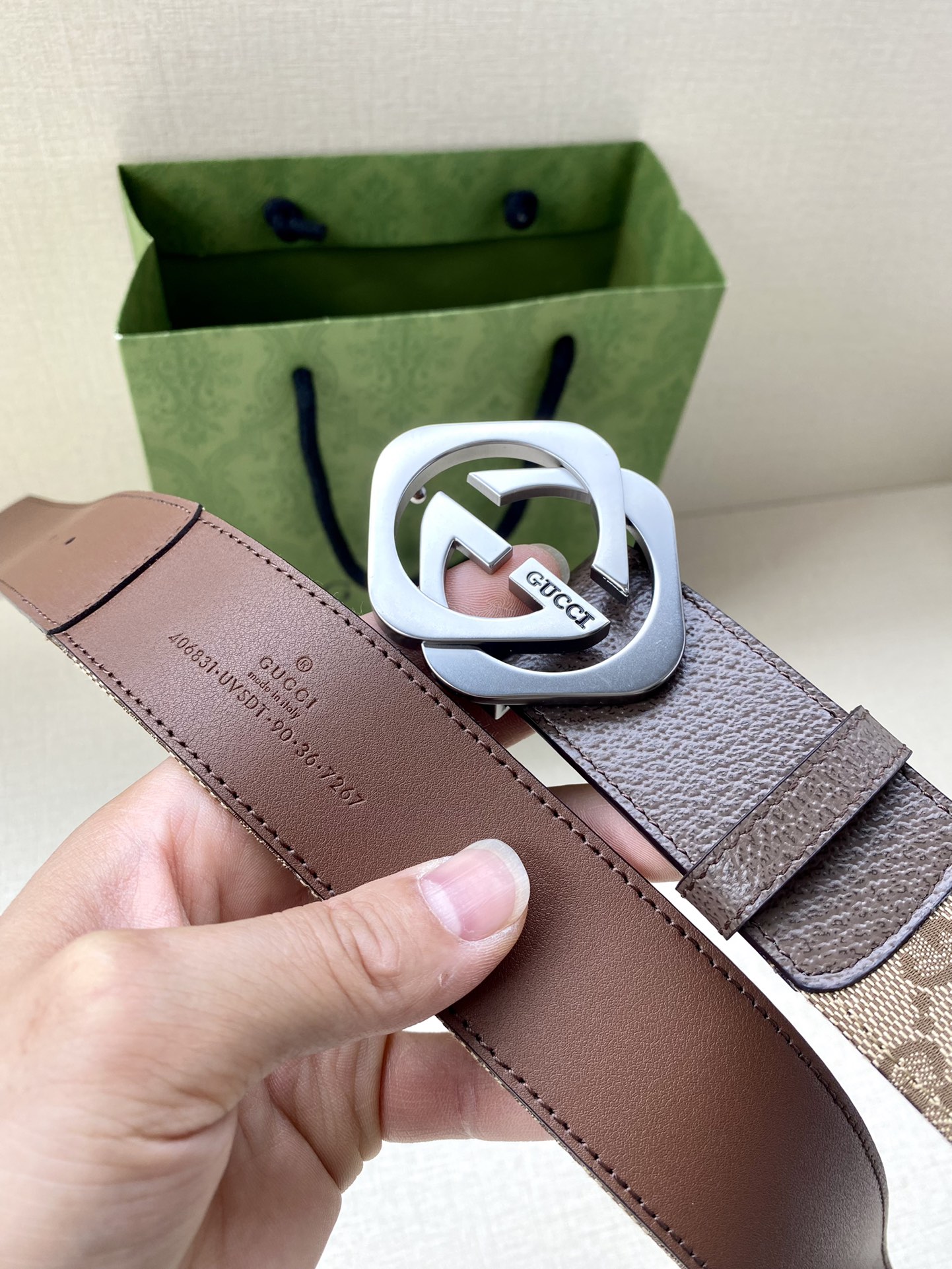 Adidas x Gucci Collaboration: Leather Belt with Gucci Trefoil Stamp - 图片 6