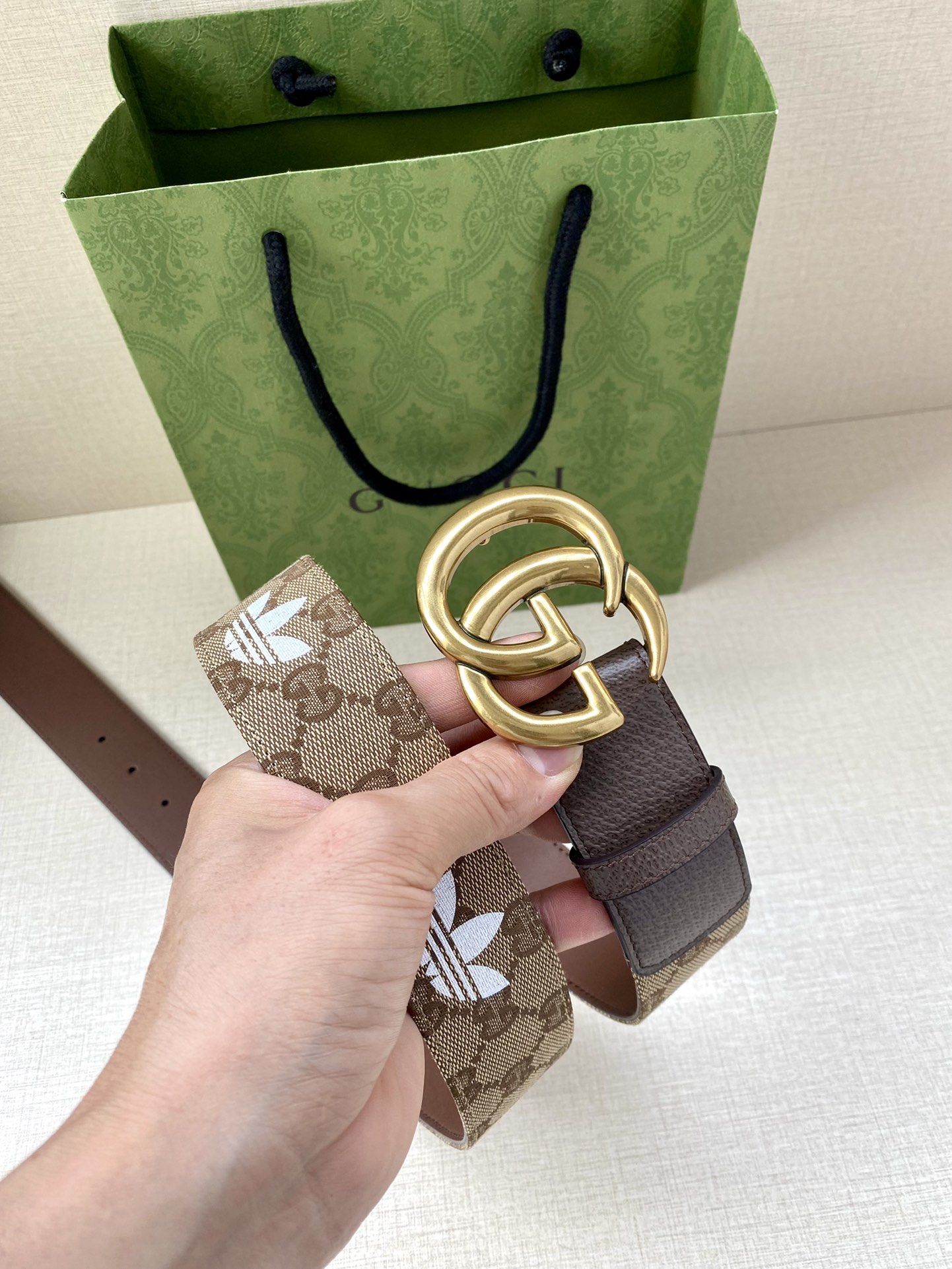 Adidas x Gucci Leather Belt: Bold Collaboration with Rich Heritage and Style - 图片 3