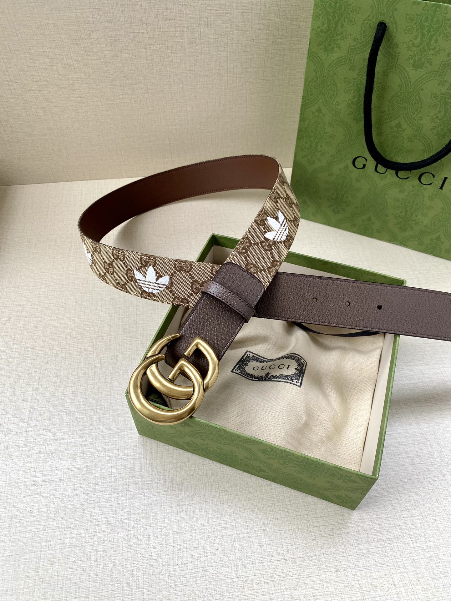 Adidas x Gucci Leather Belt: Bold Collaboration with Rich Heritage and Style - 图片 6