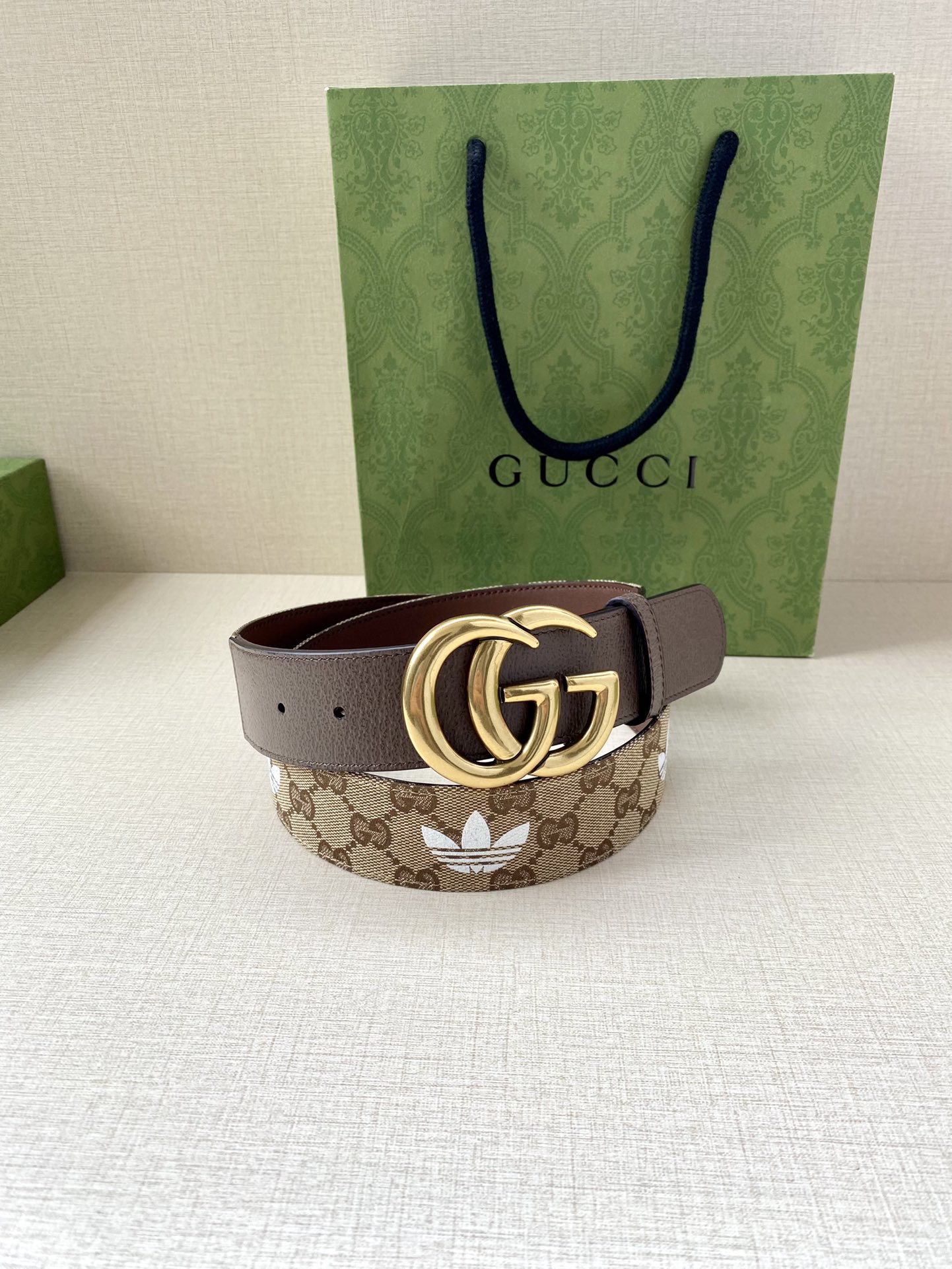 Adidas x Gucci Leather Belt: Bold Collaboration with Rich Heritage and Style - 图片 4
