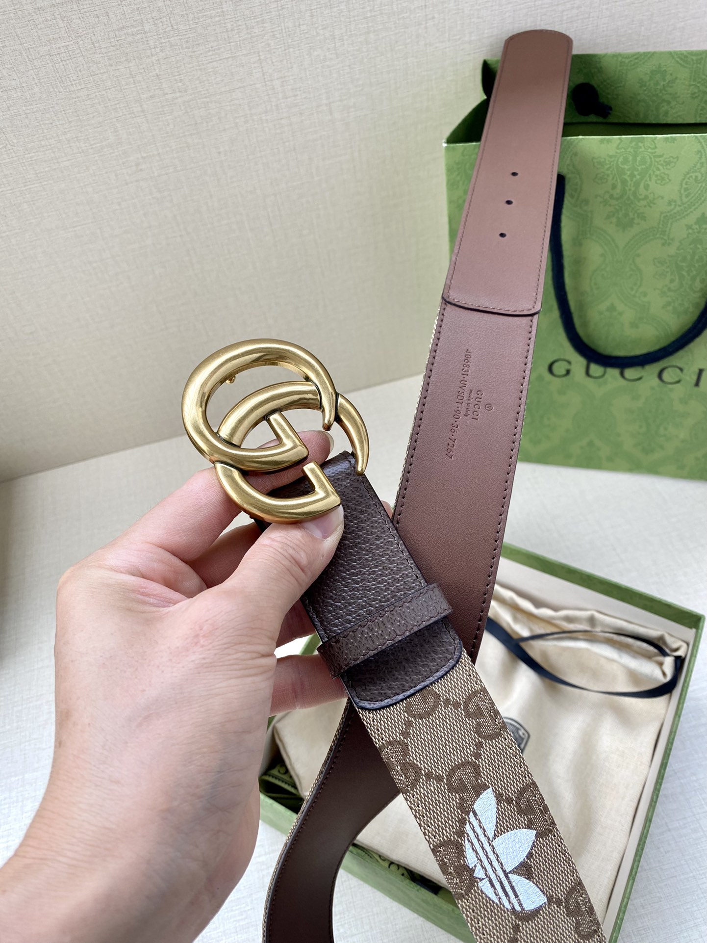 Adidas x Gucci Leather Belt: Bold Collaboration with Rich Heritage and Style - 图片 7
