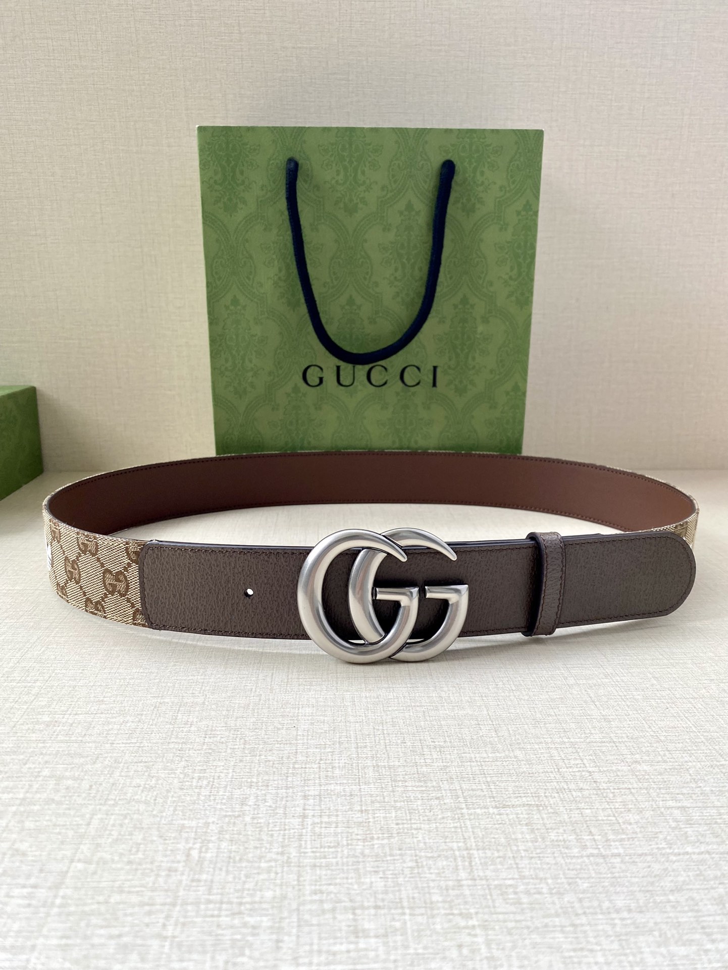 Adidas x Gucci Collaboration: Leather Belt with Gucci Trefoil Stamp - 图片 3