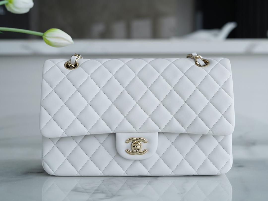 [Chanel Women