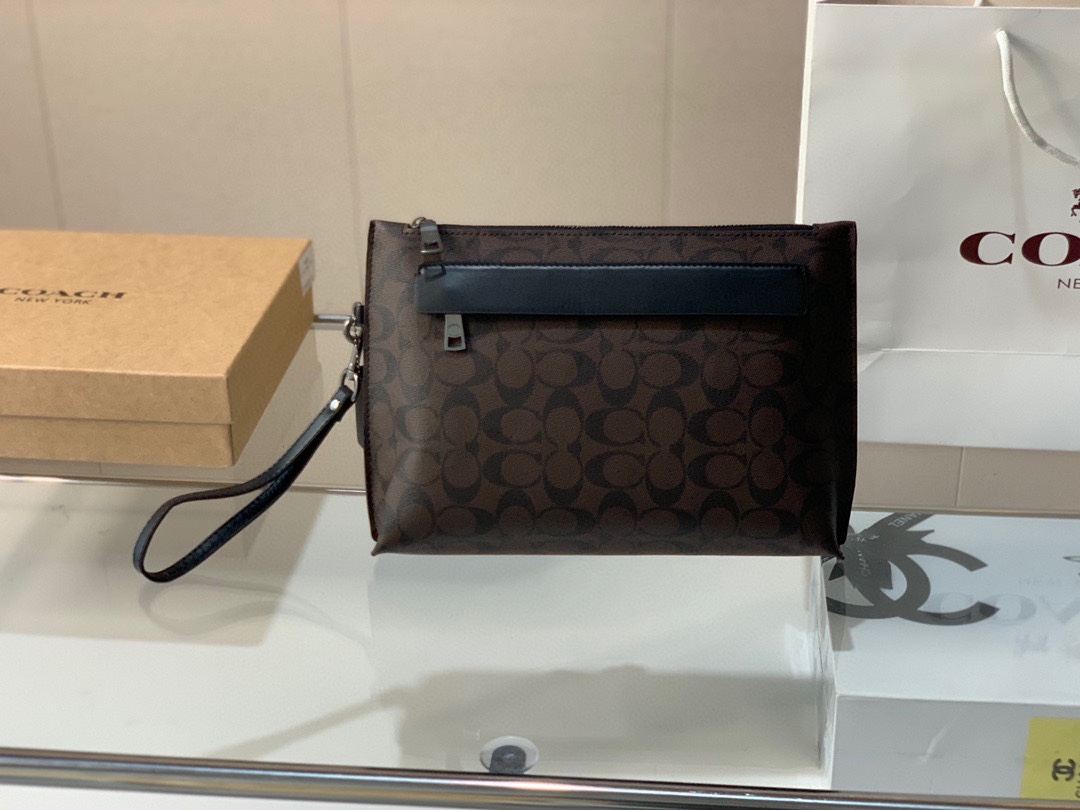 I5 火爆得一包难求，更是带起了一股多款式包包的潮流风，很难得的是，包包各个部分都可以拆解，随意组合搭配。男包款整体的设计比较有型，男生或者酷酷的女生都可以背的喔，尺寸：29*20