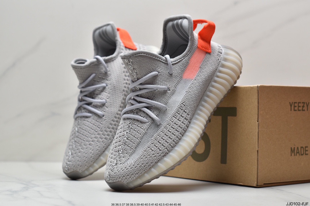 Really explode with Kanye West x Adidas Yeezy Boost 350 V2 ”Light” cotton white jogging shoes FU9007