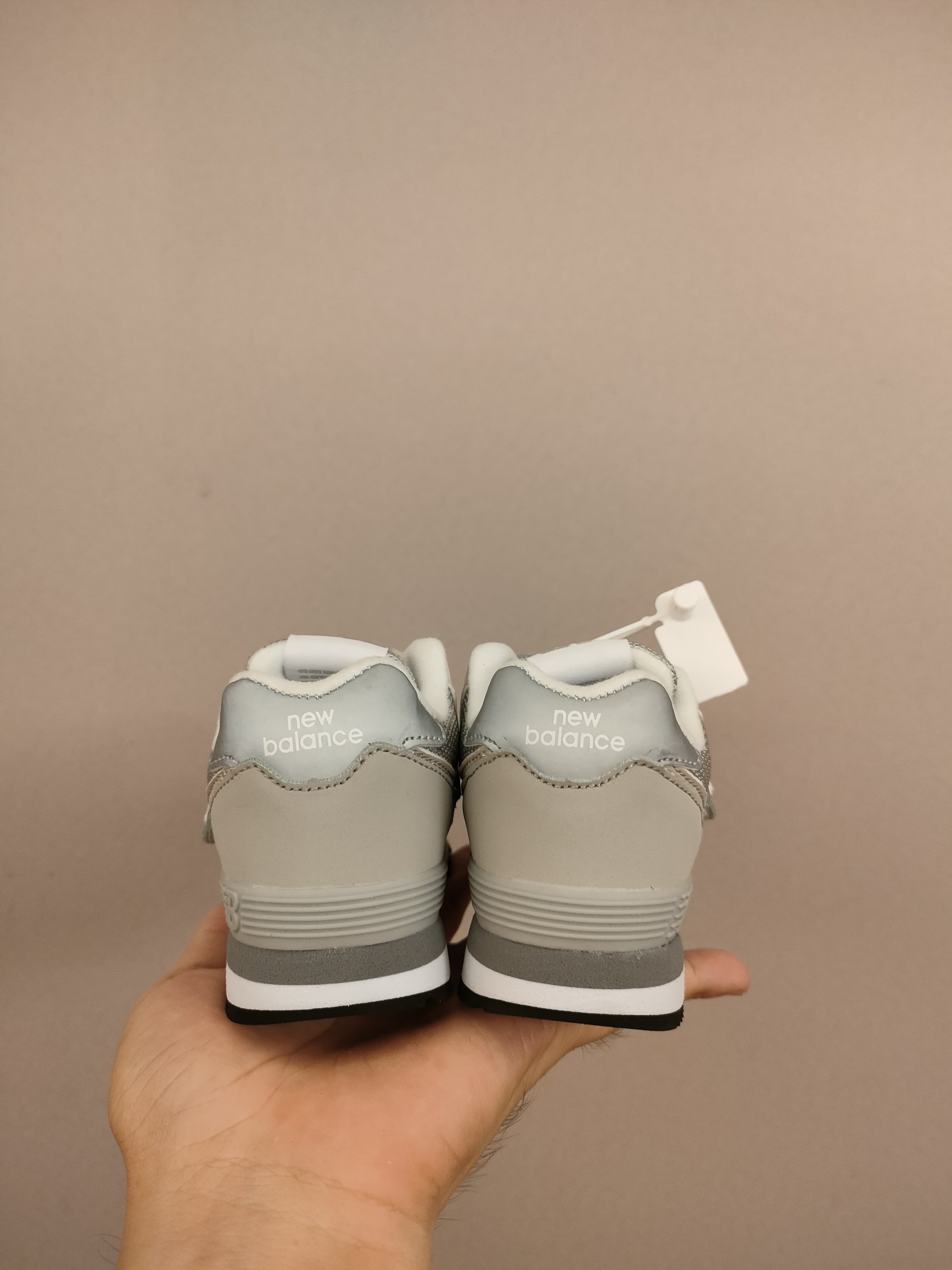 图片[6]-魔术贴ＮＢ574亲子款儿童，软材质+魔术贴+防臭海波丽鞋店 尺码26-37 成人 猪八或者翻毛皮材质尺码36-44鞋带款，带来经典系列 经典的574系列！该系列传承了品牌的诸多优点，大胆创新！堪称经典系列里的经典，也是最为热门的系列！时隔一年，再次带来的童鞋，必属重磅～-选品中心