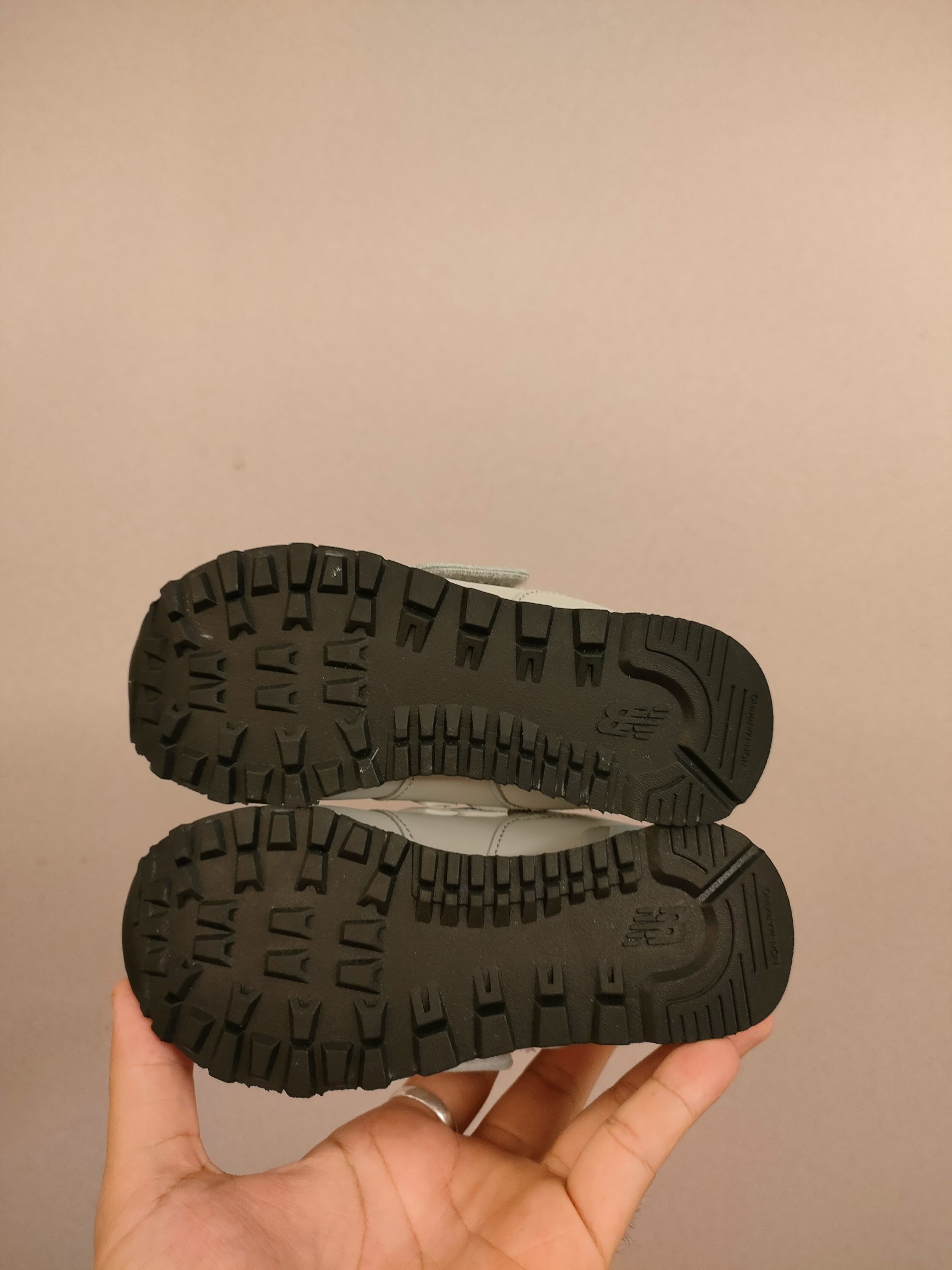 图片[7]-魔术贴ＮＢ574亲子款儿童，软材质+魔术贴+防臭海波丽鞋店 尺码26-37 成人 猪八或者翻毛皮材质尺码36-44鞋带款，带来经典系列 经典的574系列！该系列传承了品牌的诸多优点，大胆创新！堪称经典系列里的经典，也是最为热门的系列！时隔一年，再次带来的童鞋，必属重磅～-选品中心