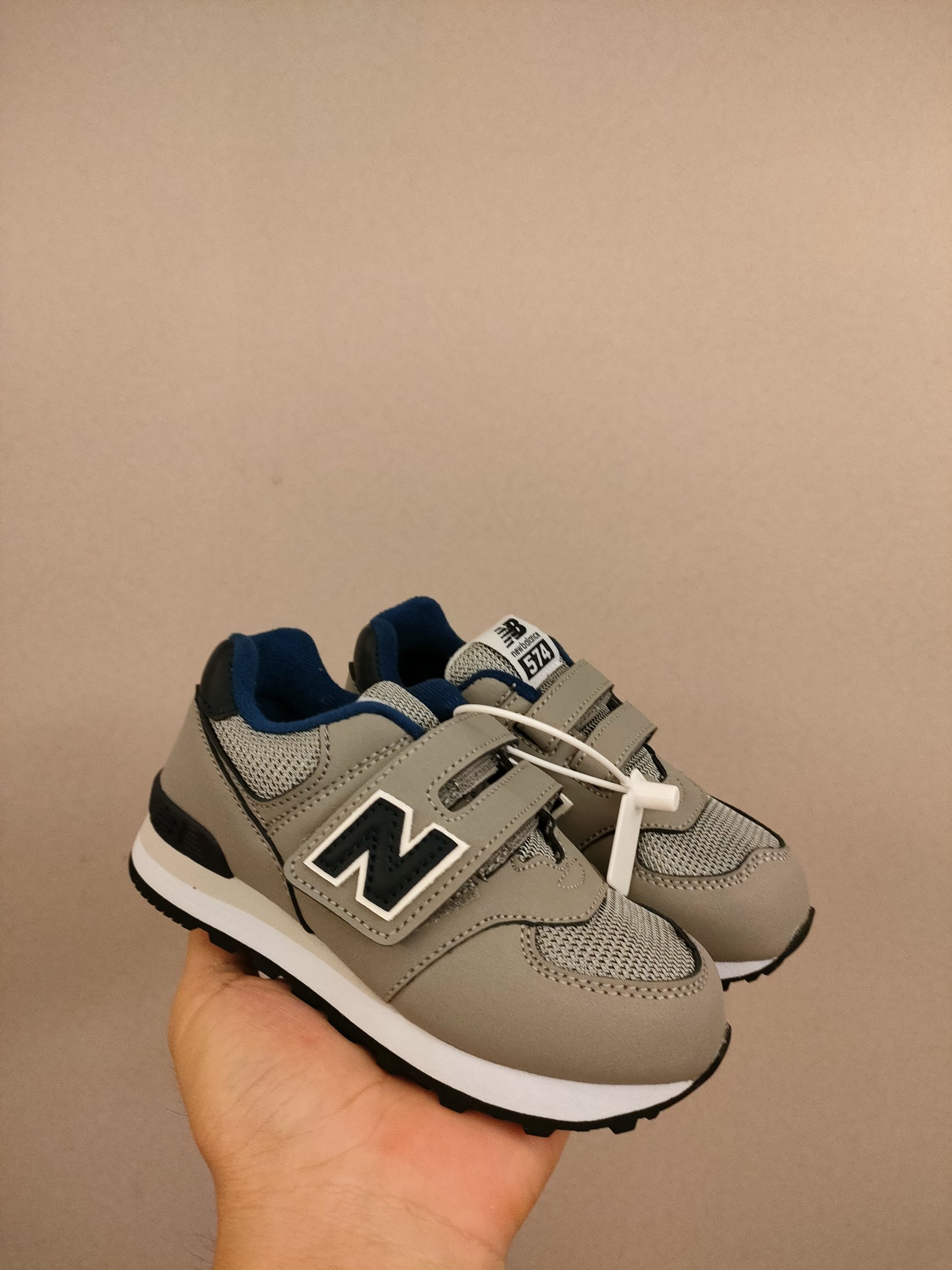 图片[2]-魔术贴ＮＢ574亲子款儿童，软材质+魔术贴+防臭海波丽鞋店 尺码26-37 经典的574系列！该系列传承了品牌的诸多优点，大胆创新！堪称经典系列里的经典，也是最为热门的系列！时隔一年，再次带来的童鞋，必属重磅～-选品中心