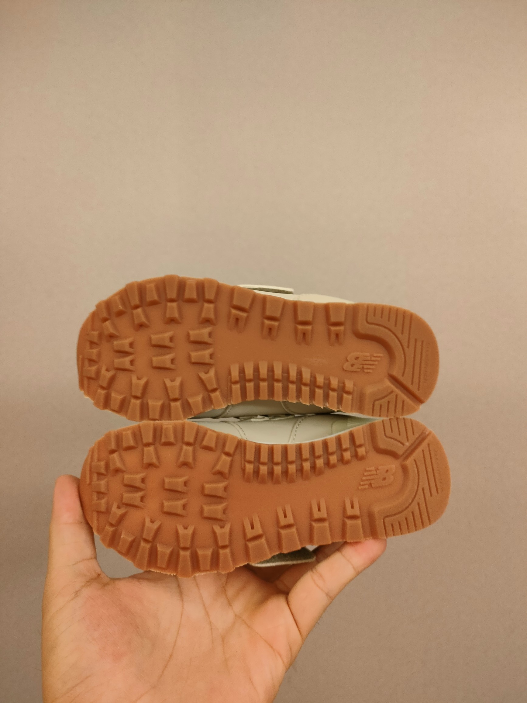 图片[7]-魔术贴ＮＢ574，软材质+魔术贴+防臭海波丽鞋店 尺码26-37 经典的574系列！该系列传承了品牌的诸多优点，大胆创新！堪称经典系列里的经典，也是最为热门的系列！时隔一年，再次带来的童鞋，必属重磅～-选品中心