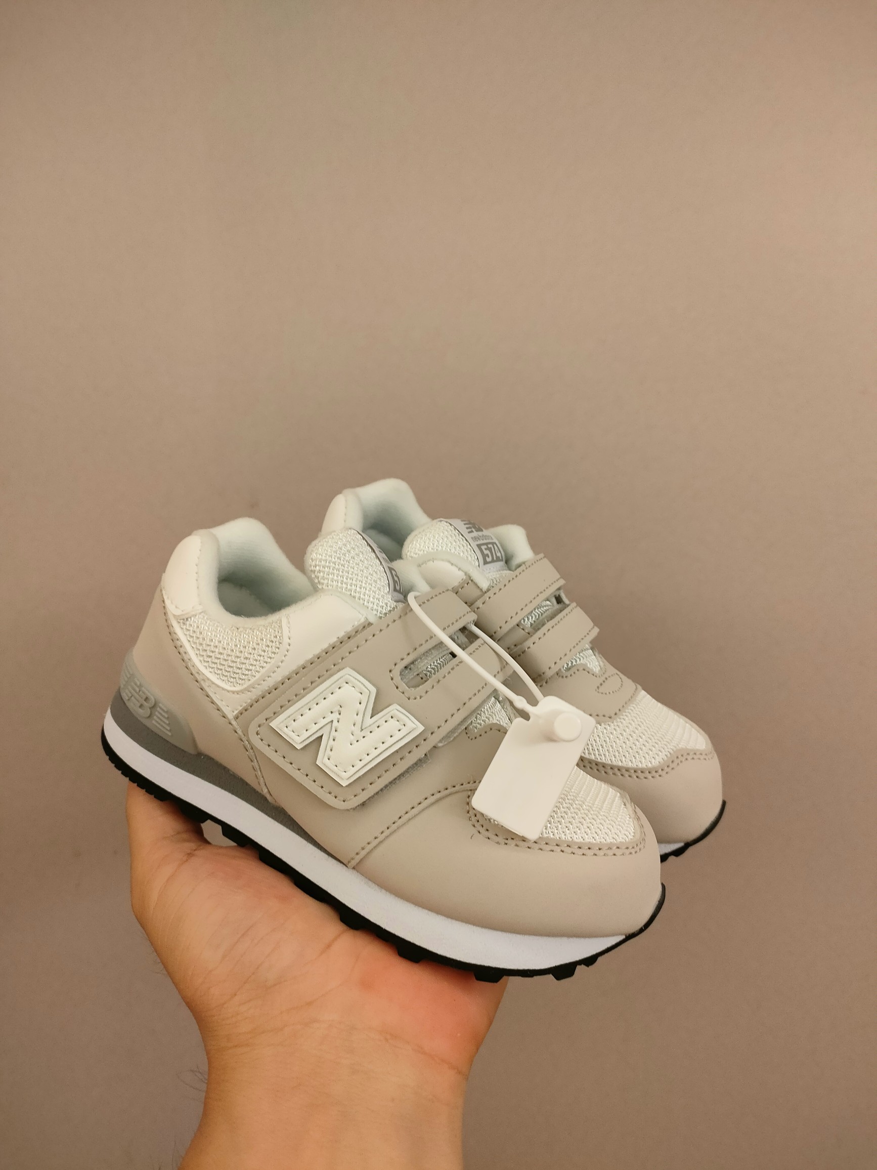 图片[2]-魔术贴ＮＢ574，软材质+魔术贴+防臭海波丽鞋店 尺码26-37 经典的574系列！该系列传承了品牌的诸多优点，大胆创新！堪称经典系列里的经典，也是最为热门的系列！时隔一年，再次带来的童鞋，必属重磅～-选品中心