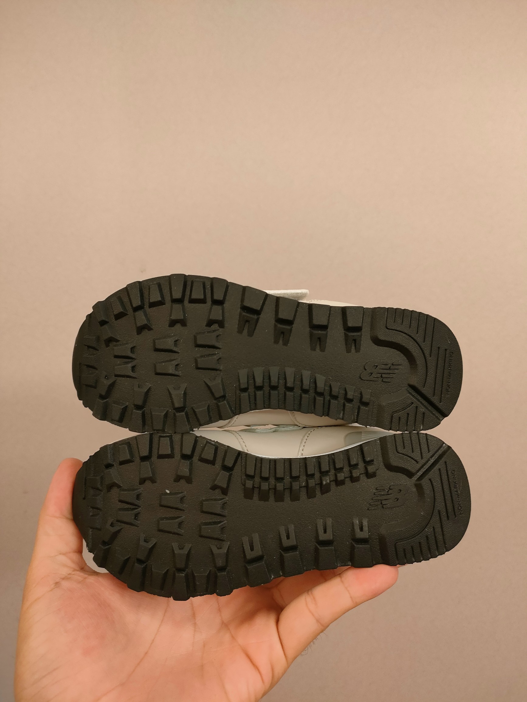 图片[7]-魔术贴ＮＢ574，软材质+魔术贴+防臭海波丽鞋店 尺码26-37 经典的574系列！该系列传承了品牌的诸多优点，大胆创新！堪称经典系列里的经典，也是最为热门的系列！时隔一年，再次带来的童鞋，必属重磅～-选品中心