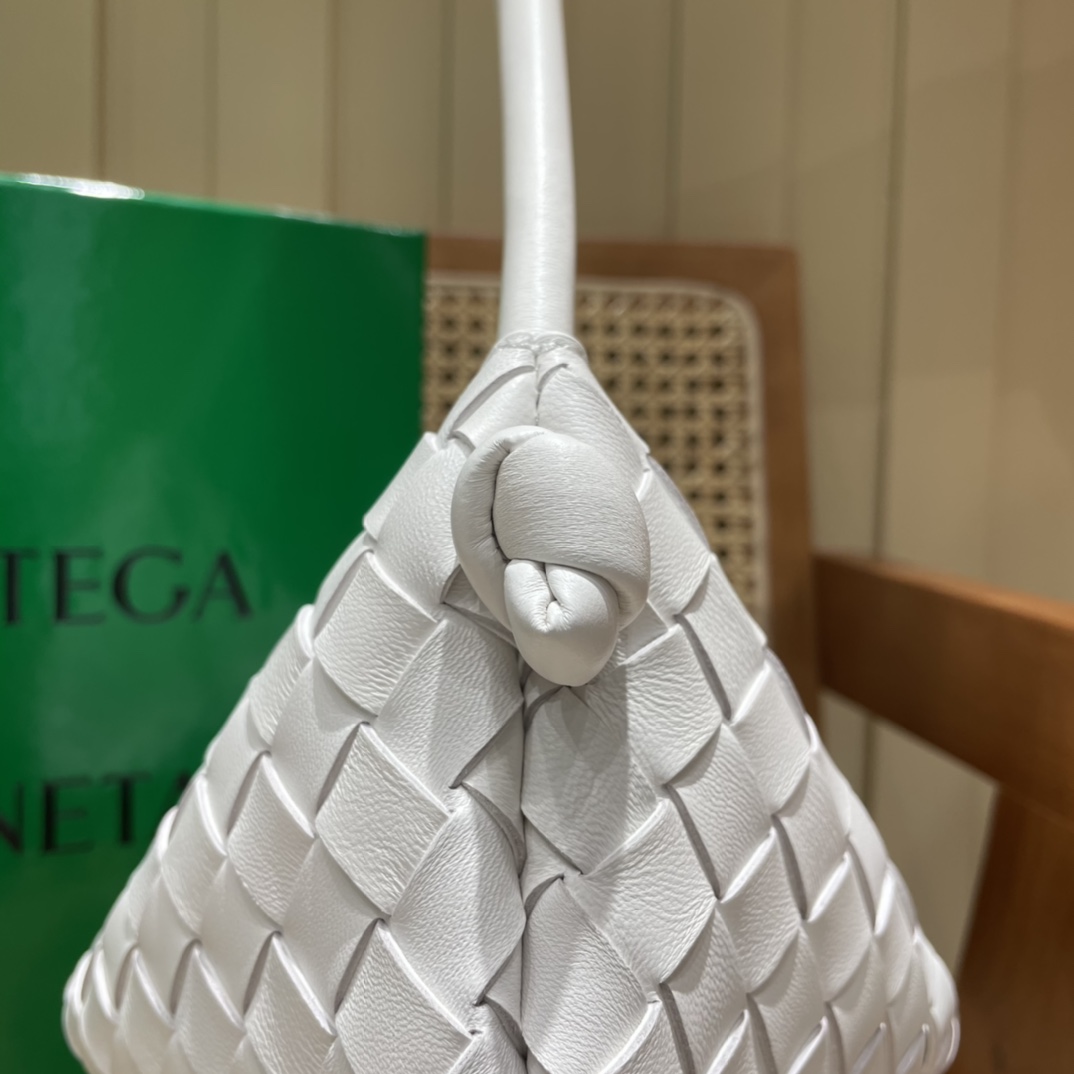 Bottega Veneta葆蝶家 TURN 40CM BAG 701024白色