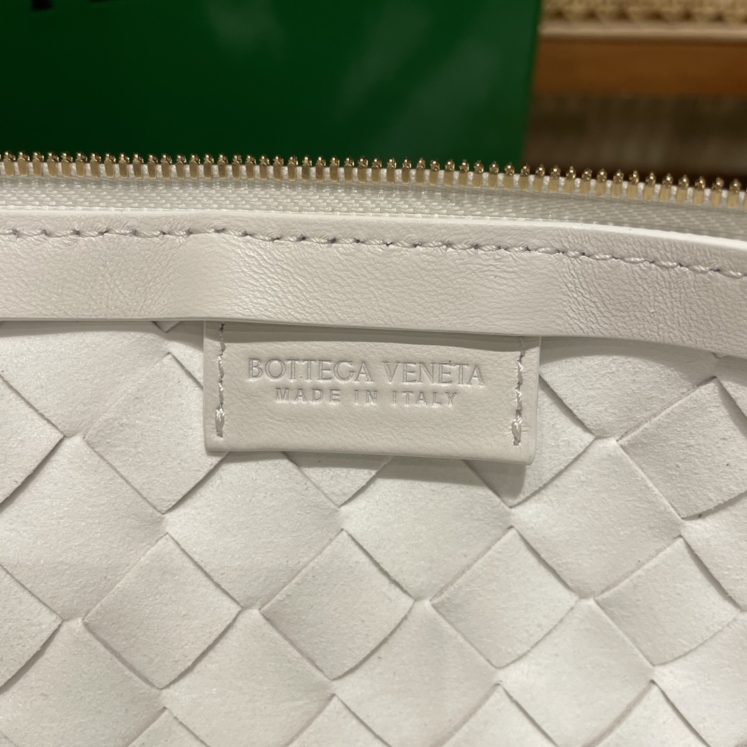 Bottega Veneta葆蝶家 TURN 40CM BAG 701024白色