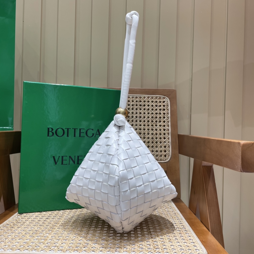 Bottega Veneta葆蝶家 TURN 40CM BAG 701024白色