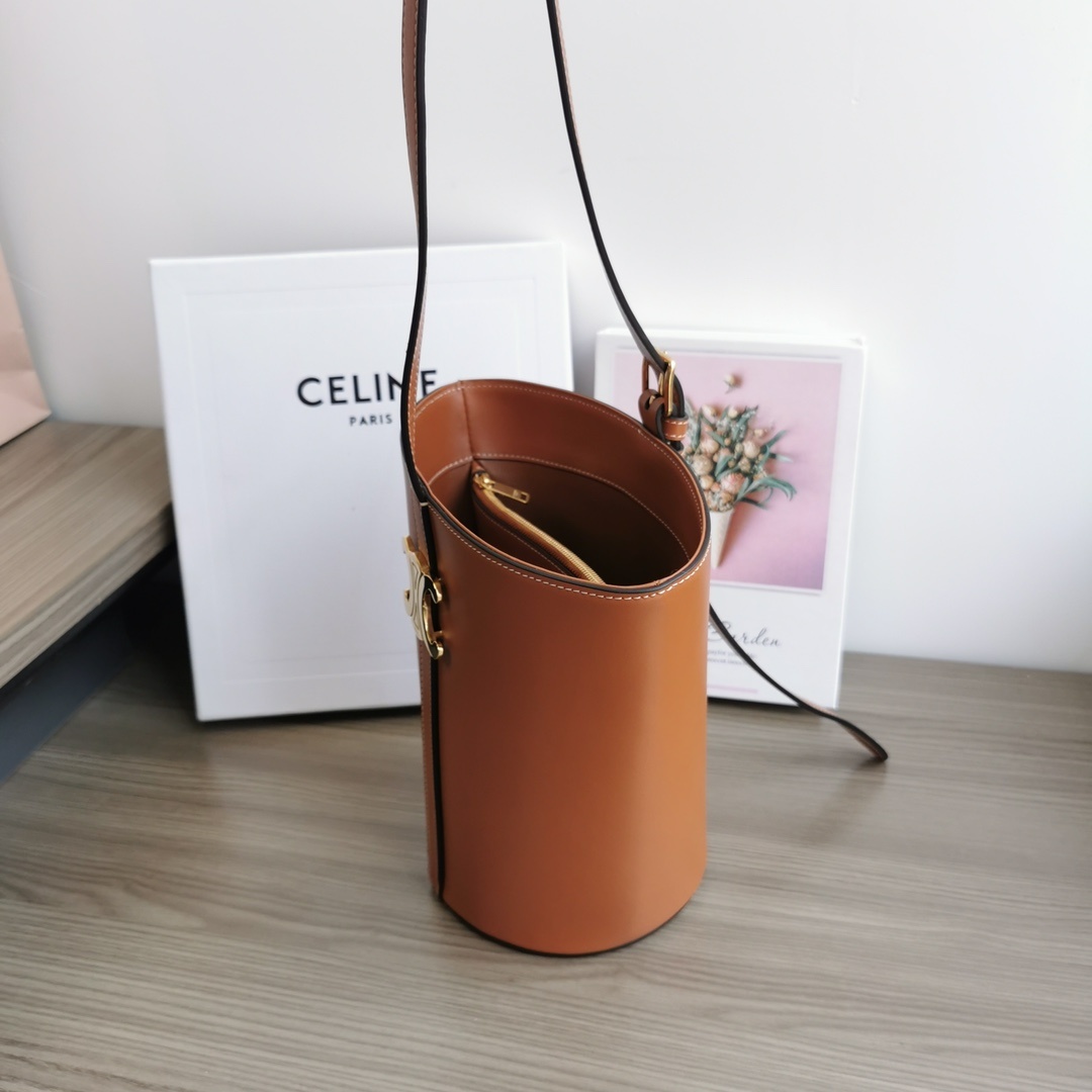 CELINE2022秋冬DansParis系列手袋Effortlesschio快速更迭的不刻意時髦日常鉴