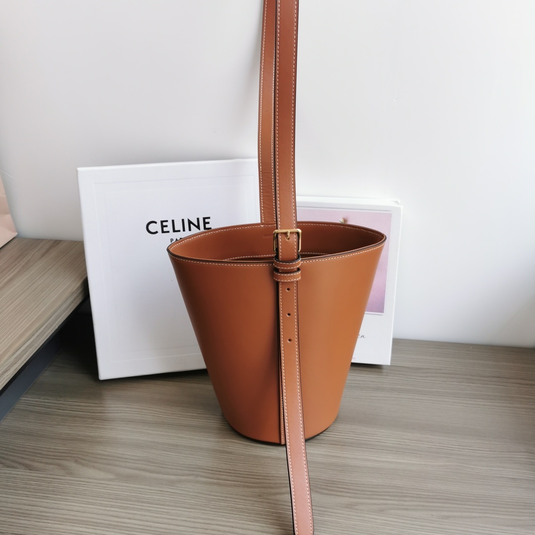 CELINE2022秋冬DansParis系列手袋Effortlesschio快速更迭的不刻意時髦日常鉴