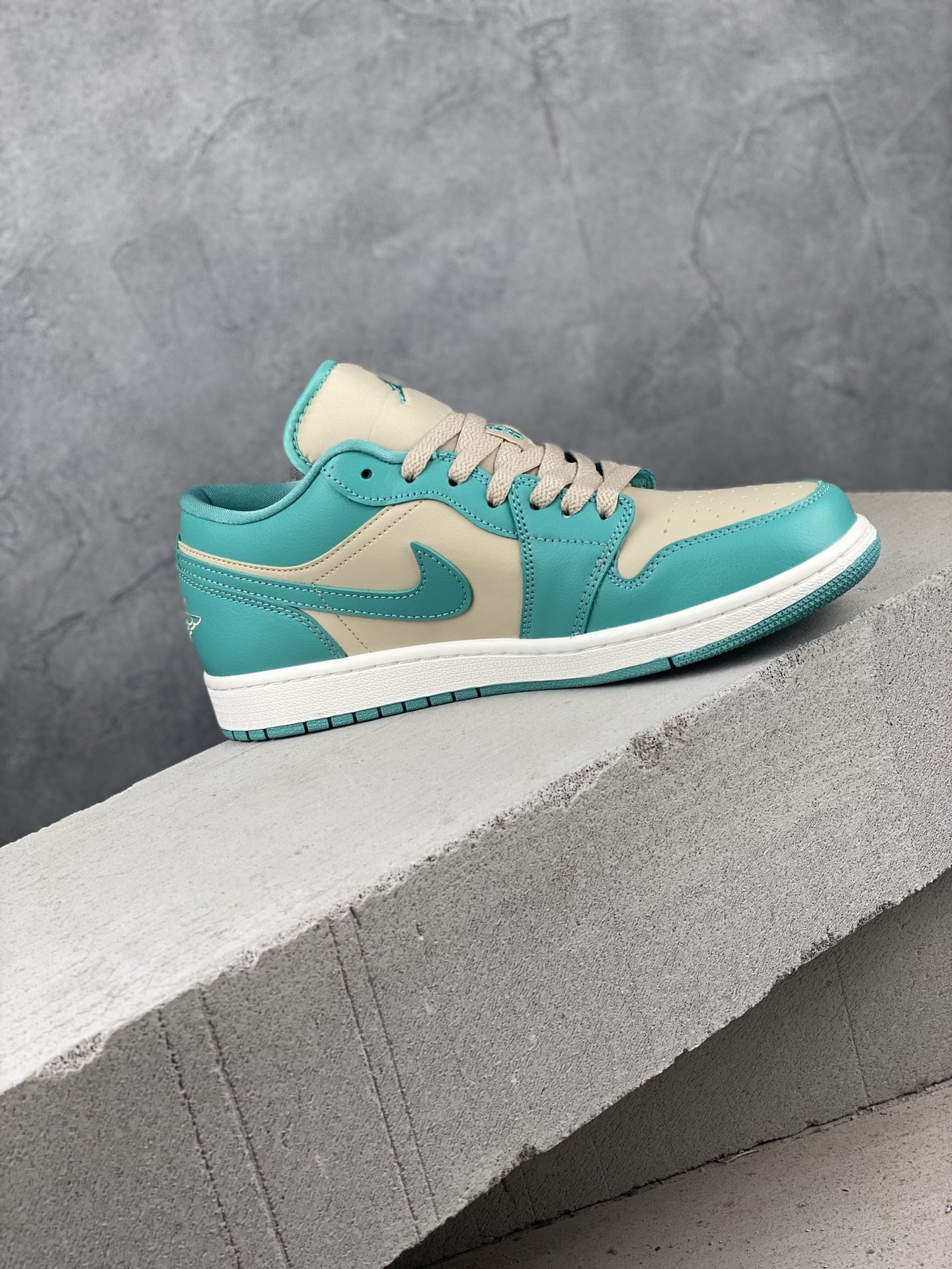 AJ1Low蓝绿色Size:35.5-45总裁R版出品-AirJordan1LowAJ1蓝绿色鞋DC07