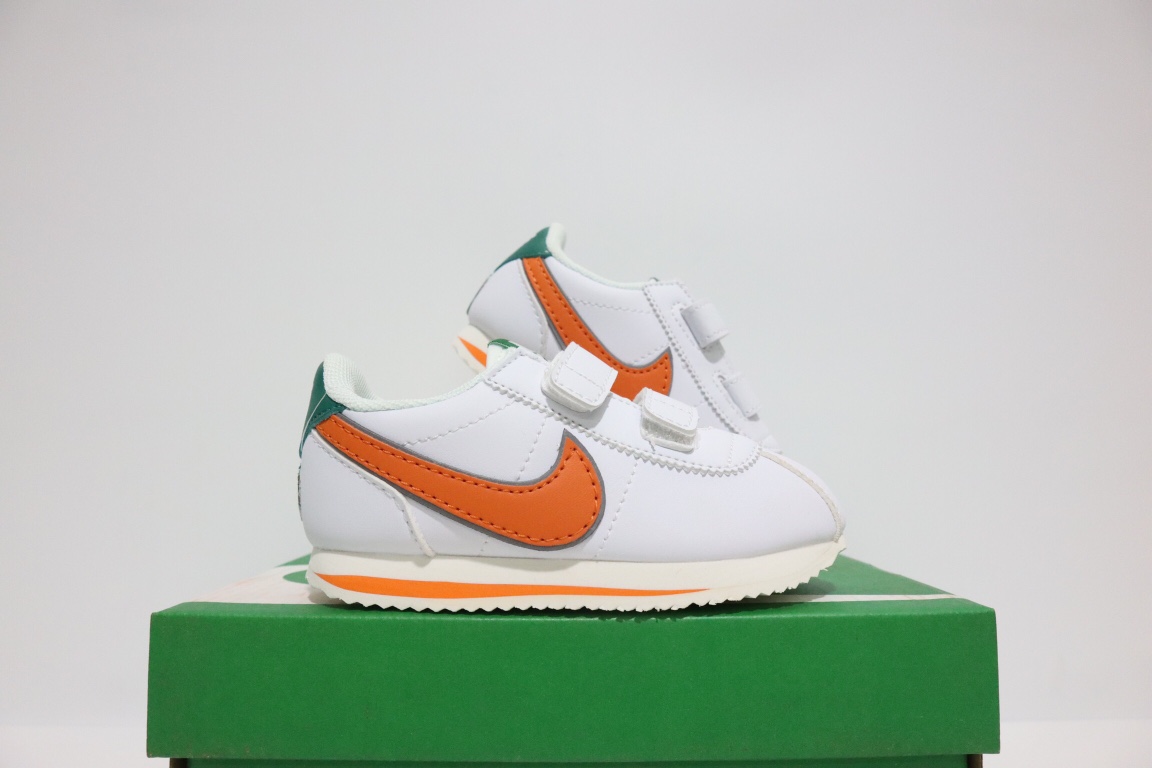 阿甘专G版复古经典系列儿童运动鞋 尺码：22-37.5码 简单的简单复古款式❤️ 魔术贴设计，穿脱超便捷✌🏻 优质皮料，舒适透气☁️ EVA耐磨人字纹防滑大底，脚感超赞👍🏻-选品中心