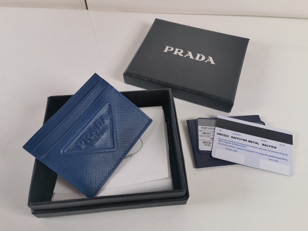 yldwl，P家➡️男女通用十字纹小卡包，（蓝色大压唛）型号2MC223，代购热卖款，送礼佳品。
