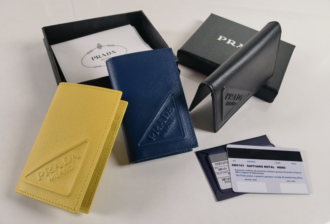 Prada Shop
 Wallet Card pack Unisex