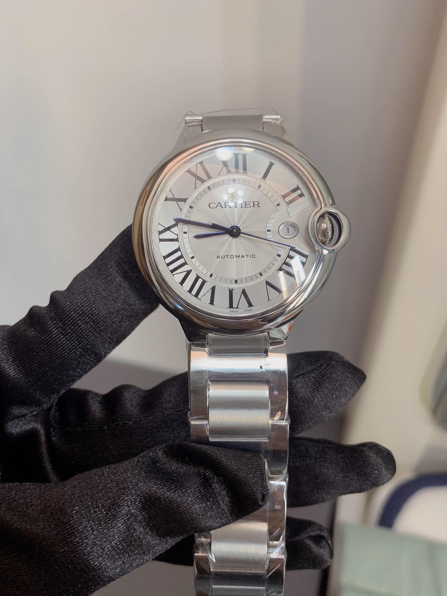 650  顶级完美复刻的 卡地亚 Cartier 蓝气球系列，男款42mm 搭载2824机芯零返修顶级完美复刻，细节打磨，水珠鱼眼泡蓝宝石玻璃镜面，烧钢蓝指针颜色，把头弧度，底盖编码。独立包装，请认准独家品质