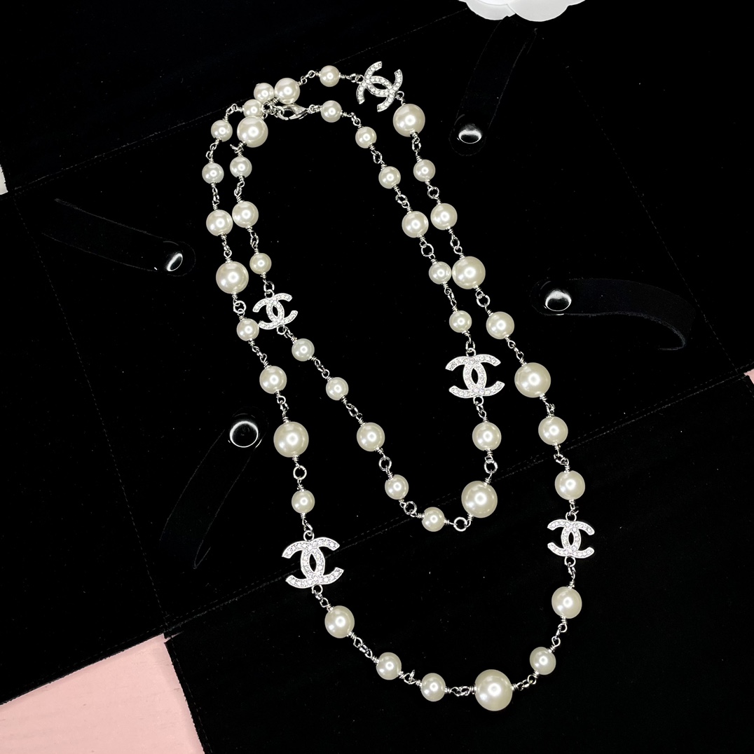 NO:104111,Xiaoxiang Classic Silver 5 c Double-sided diamond pearl sweater chain, Chanel necklace, chanel, sweaters, necklace19860909小香 经典 银色 5个c 双面钻珍珠毛衣链,香奈儿项链,chanel,sweaters,necklace,Jewelry