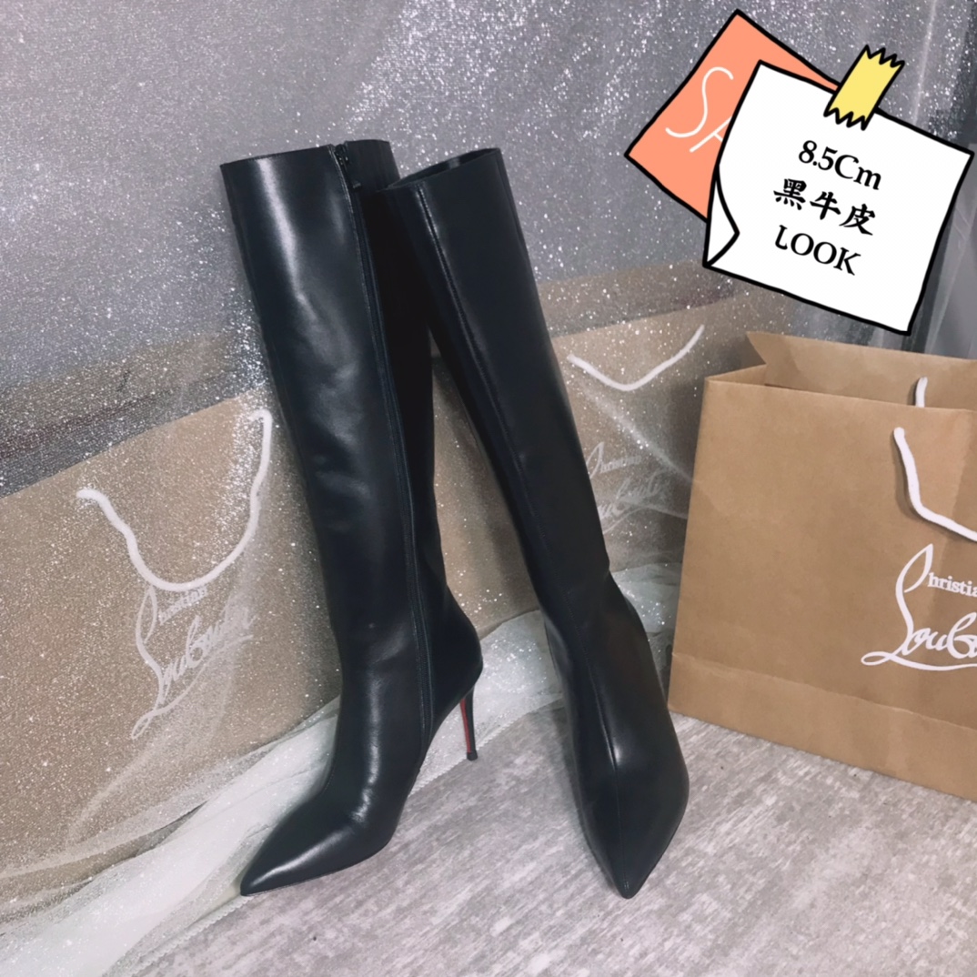 NO:337475,High-end customized autumn and winter leather boot series!  H8.5Cm, size 34-42. Leather big sole. Private mold trademark zipper. Ⅹ39-003 black cowhide. 16 inch. Official website synchronization. Standard European code Reference:X39-003 Color:red Material:crocodile leather Lining:goat leather Heel height:8.5Cm Sole:leather sole Size:EUR 34-42 (US 4-11):,,christian louboutin,boots,cowhide,Leather soles19860909高端订制 秋冬皮靴系列！ H8.5Cm,尺码34-42码.真皮大底.私模商标拉链 .Ⅹ39-003黒牛皮.16寸.官网同步. 标准欧码 Reference:X39-003 Color:red Material:crocodile leather Lining:goat leather Heel heigh:8.5Cm Sole:leather sole Size:EUR 34－42（US 4一11) :,,christian louboutin,boots,cowhide,Leather soles,Women's Shoes