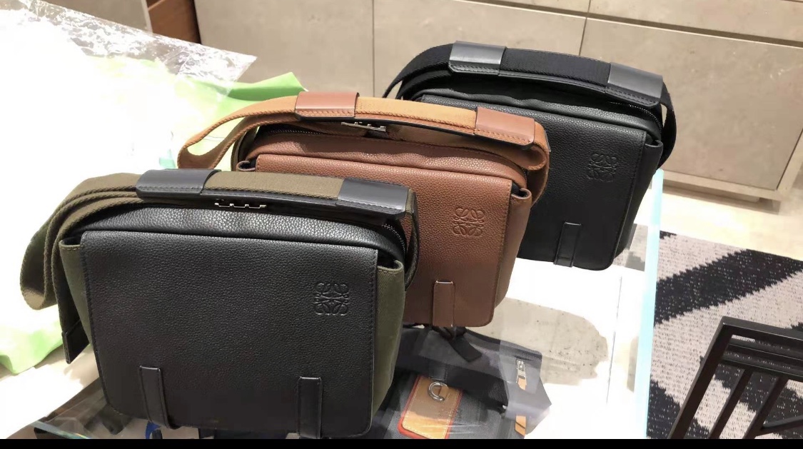 LOEWE罗意威 Military Messenger最新版信使包 0339棕色