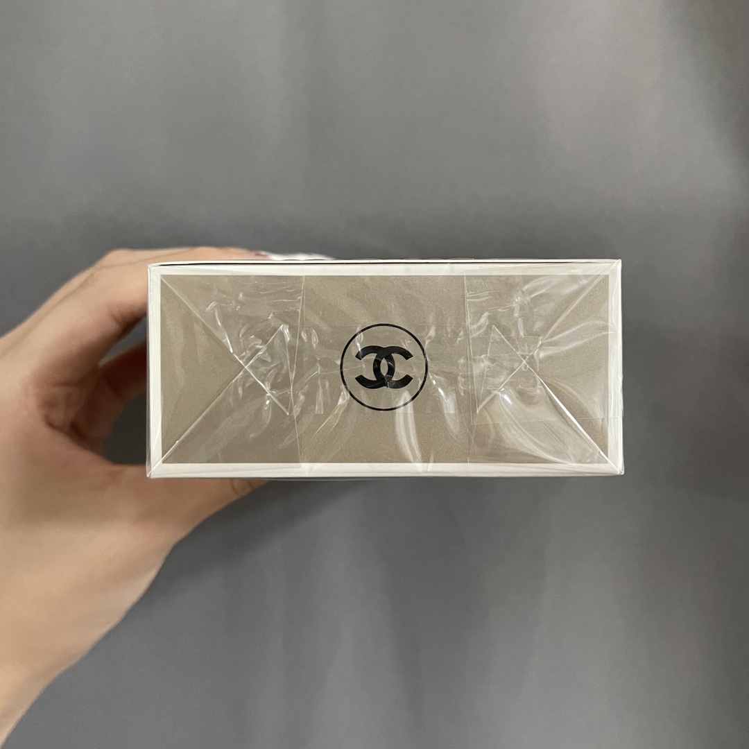 Chanel Gabrielle Foaming Shower Gel - 6.8 fl oz / 200 ml 3 i1659343448 1674 2