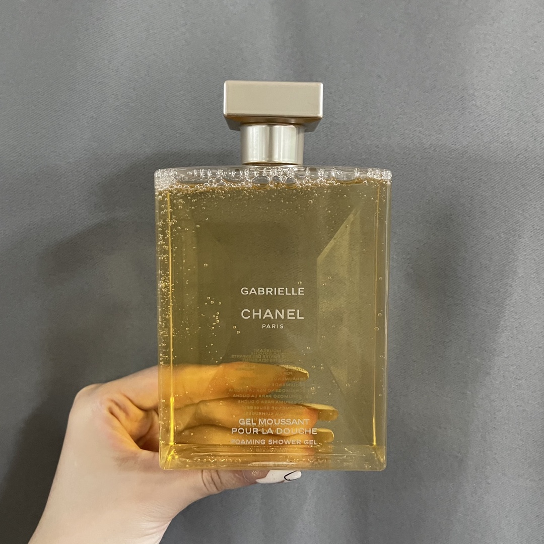 Chanel Gabrielle Foaming Shower Gel - 6.8 fl oz / 200 ml 6 i1659343448 3153 5