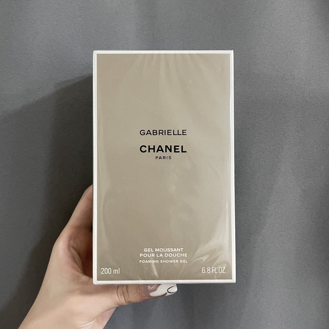 Chanel Gabrielle Foaming Shower Gel - 6.8 fl oz / 200 ml 1 i1659343448 9141 0
