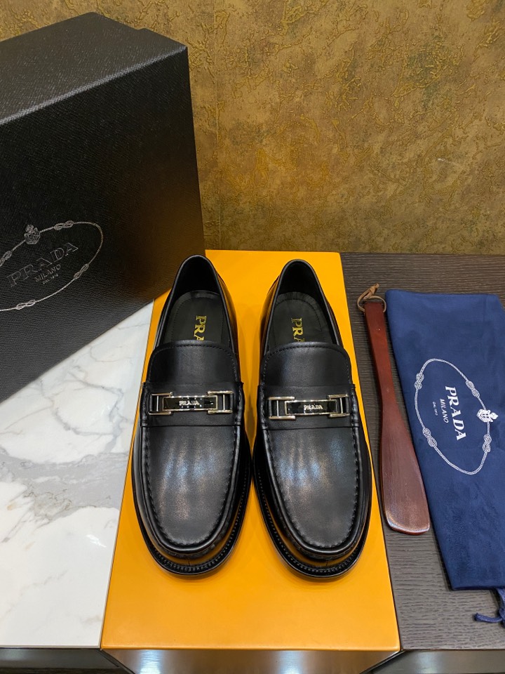 NO:345587,Come here!  Finally shipped!  Parda, one-foot-punch lazy boutique, this year's latest [original order boutique], all spot, original factory hardware, top quality, luxury Italian leather big bottom, fierce goods are coming [Rose][Rose] Imported hardware is different from market goods, fully imported German oxen inside, perfect smooth stitching, uniform and coherent, fine craftsmanship, simple and easy to wear, soft enough to be comfortable, standard code 38/45;,,Leather soles19860909来了来了！终于出货！批 Parda 一脚蹬懒人精品 今年最新【原单精品】全现货 原代工厂五金 顶级精品 奢用意大利真皮大底,狠货来袭 [玫瑰][玫瑰] 进口五金不同于市场货 内里用全进口徳国胎牛 完美顺畅的车缝线 均匀连贯 工艺精细 套脚的设计简单易穿 柔软程度足以舒适 标准码 38/45；,,Leather soles,Men's shoes